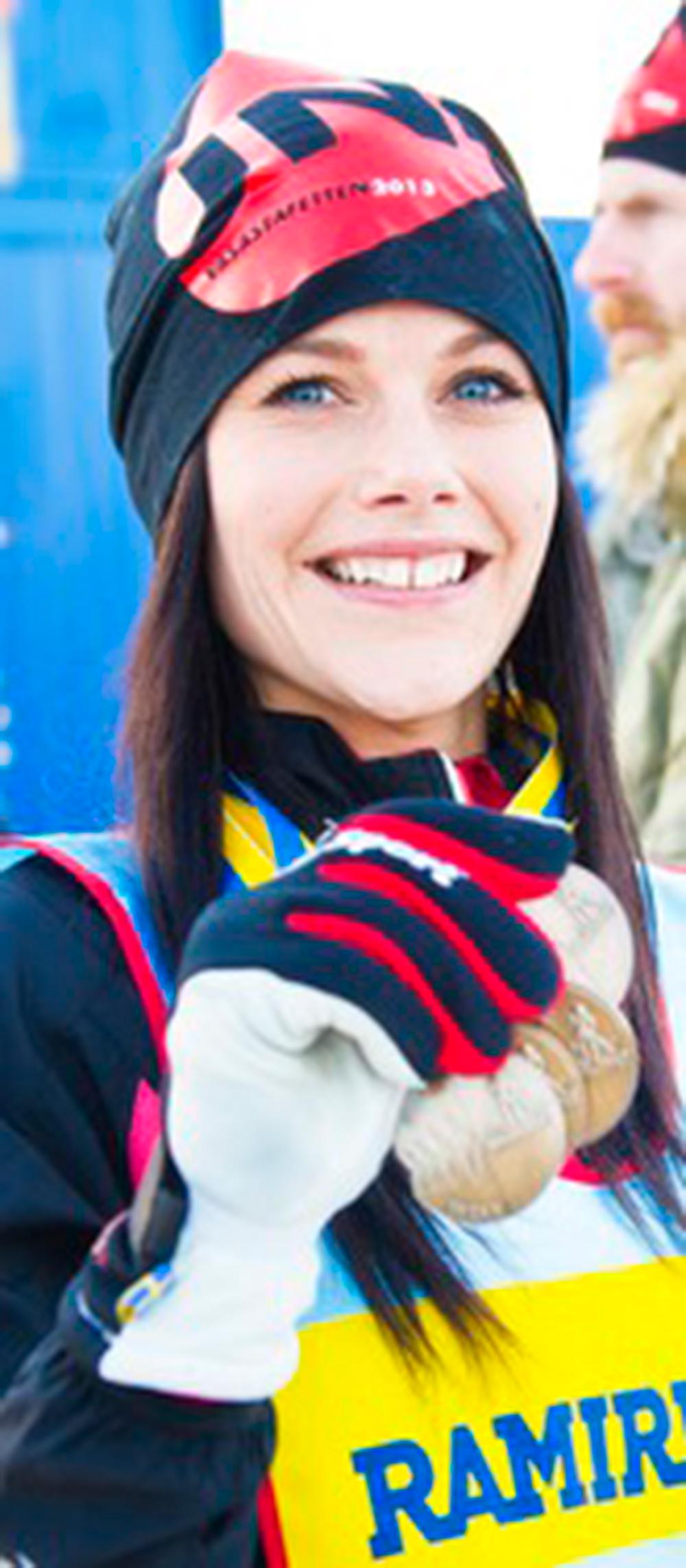 FLER SIDOR AV SOFIA Vintersport-Sofia: Sofia åker skidor både utför och horisontellt. 2013 körde hon Stafettvasan tillsammans med Carl Philip och ett kompisgäng.