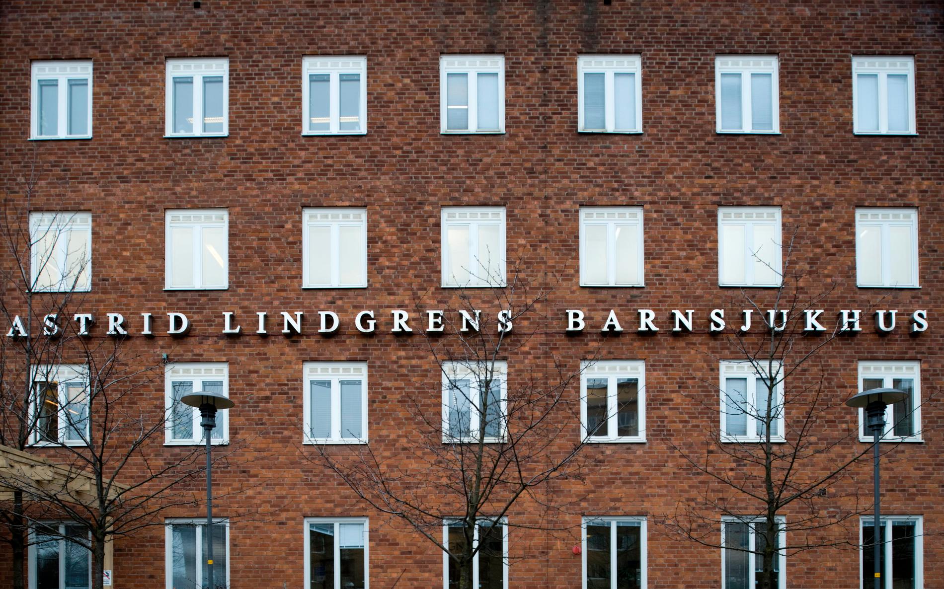 Riktlinjerna för behandling av unga med könsdysfori har ändrats vid Astrid Lindgrens barnsjukhus, som är en del av Karolinska universitetssjukhuset. Arkivbild.