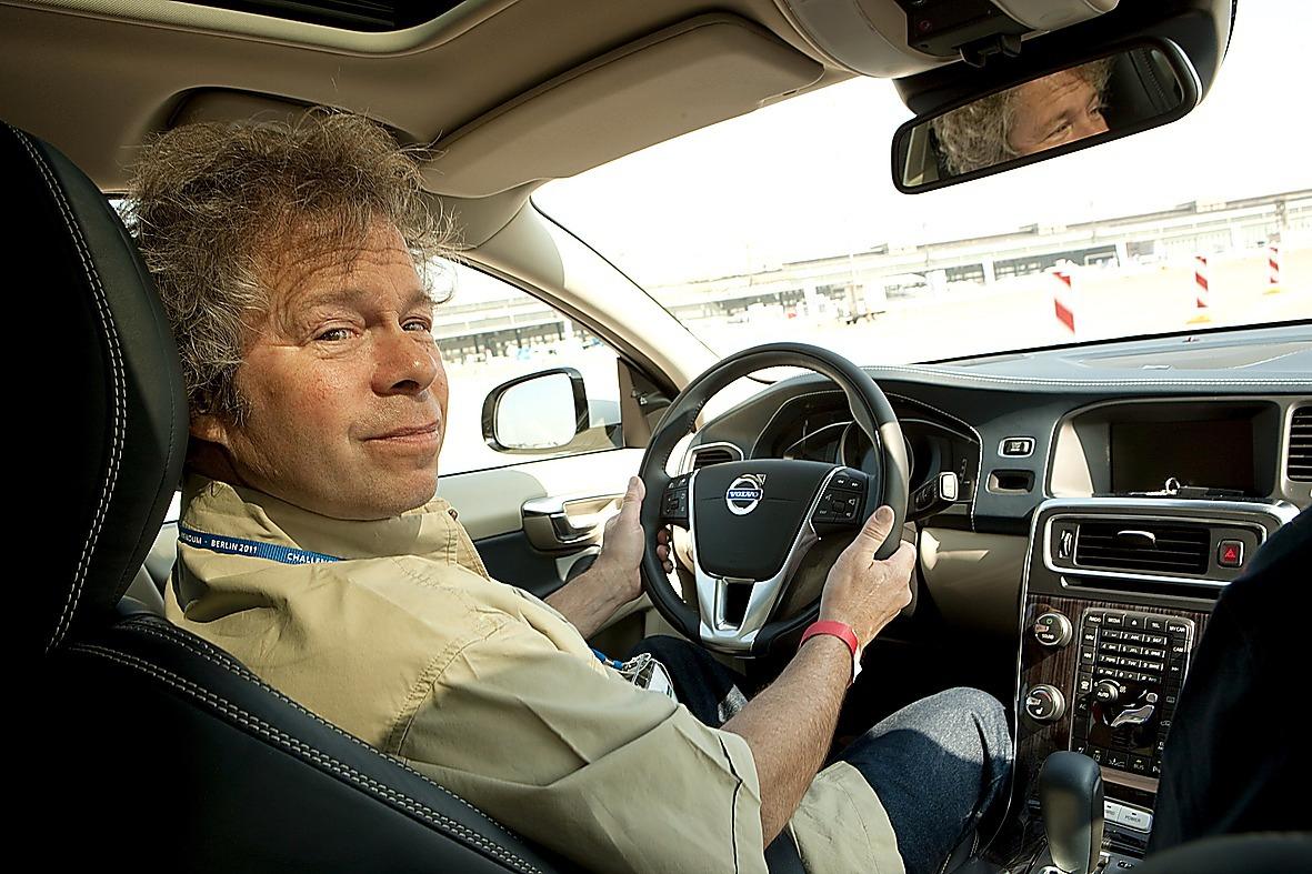 Robert Collin provkör Volvos nya elhybrid.