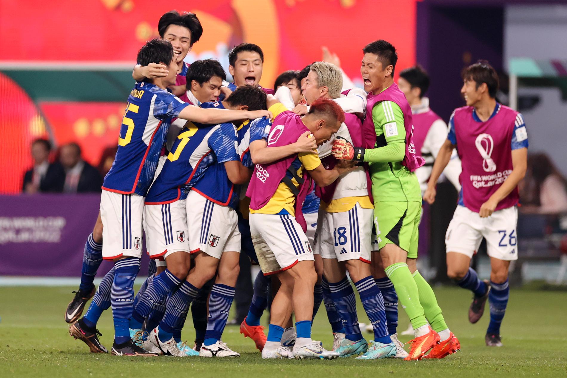 Japan skrällde mot Spanien och går vidare till åttondelsfinal. 