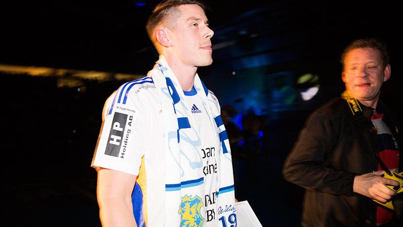Kim Andersson presenteras för Ystads IF i samband med hemmamatchen mot Guif.