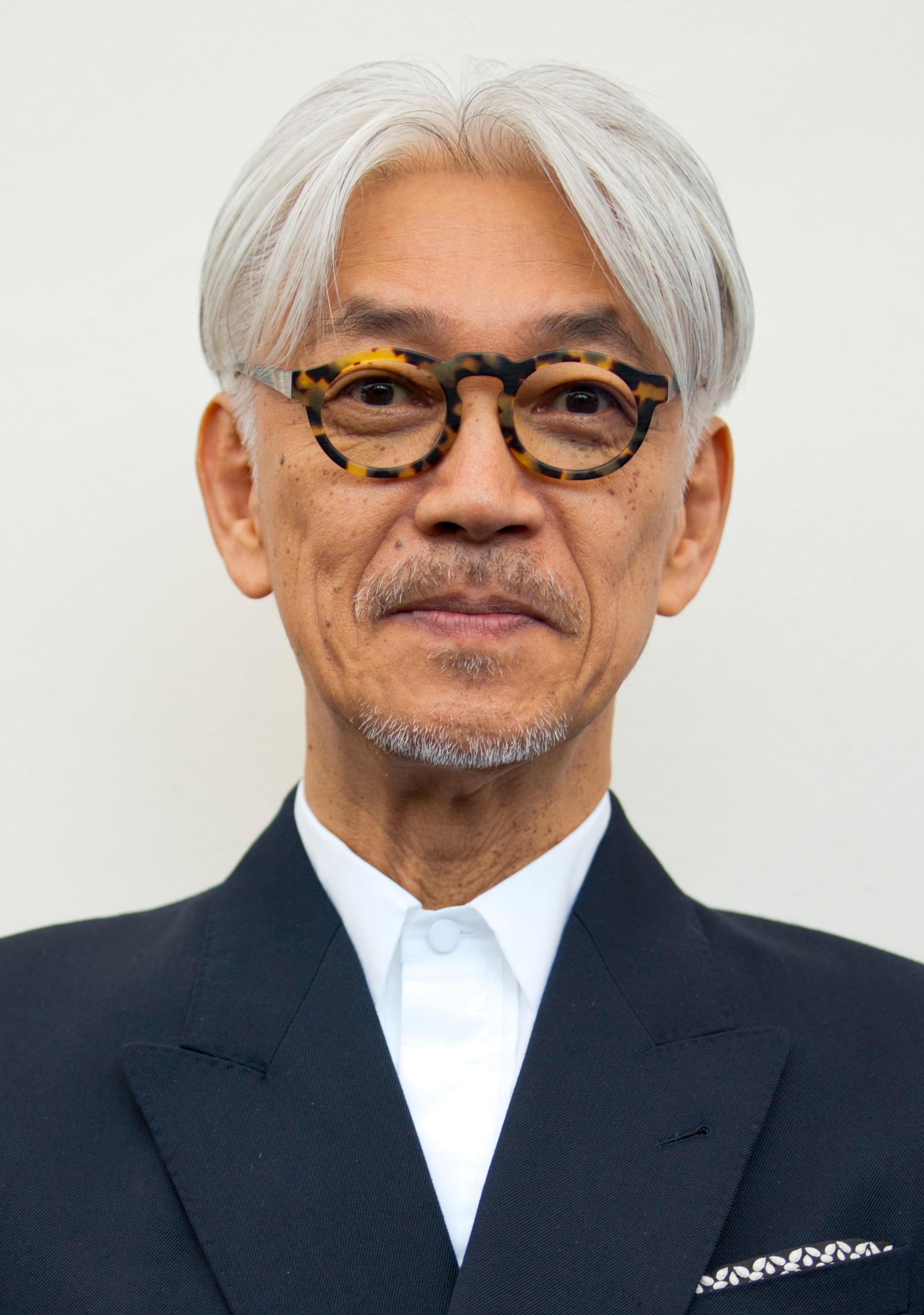 Ryuichi Sakamoto tillfrisknade från strupcancer vilket skildrades i filmen "Coda" från 2017.