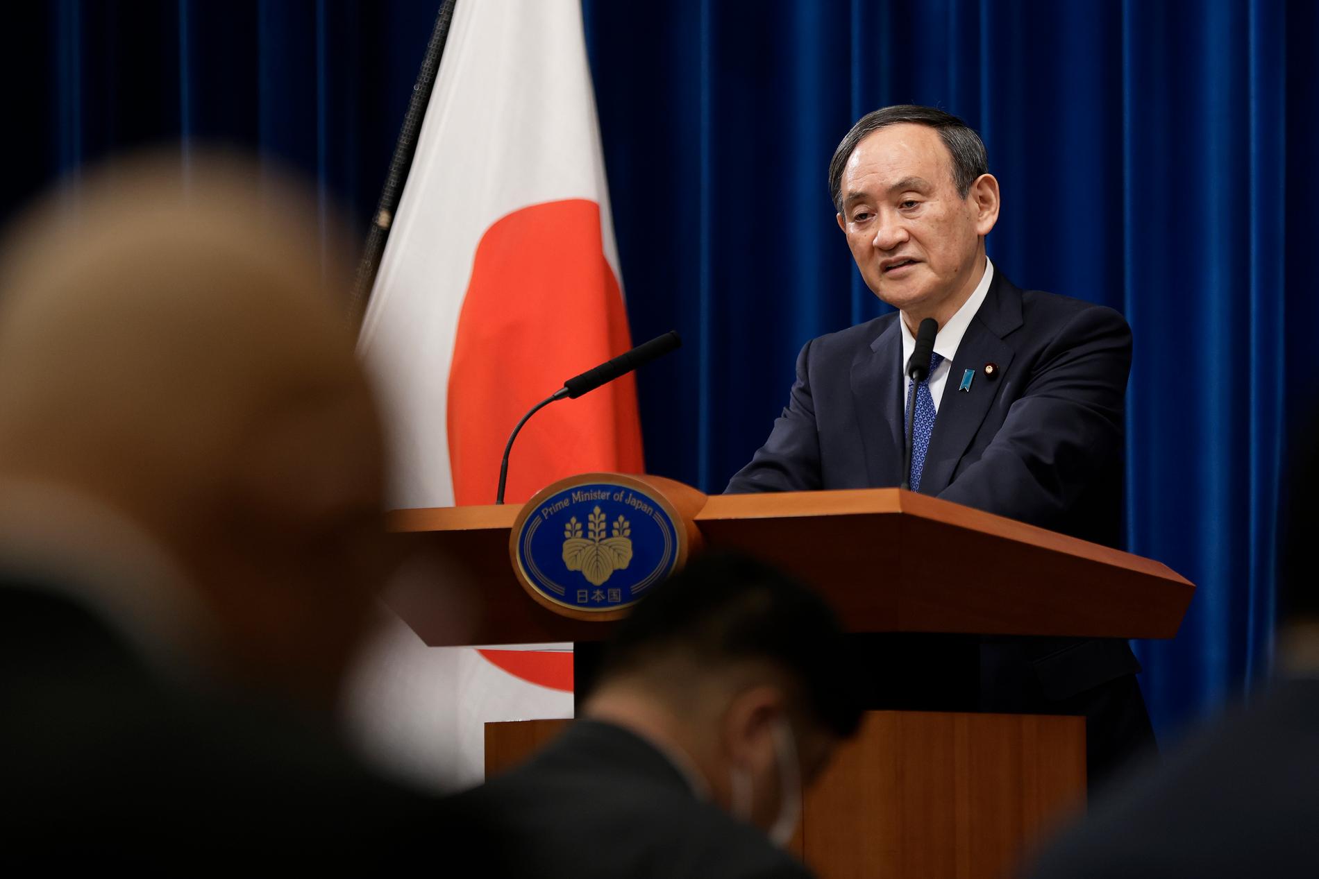 Premiärminister Yoshihide Suga meddelade de nya restriktionerna under en presskonferens på torsdagen.
