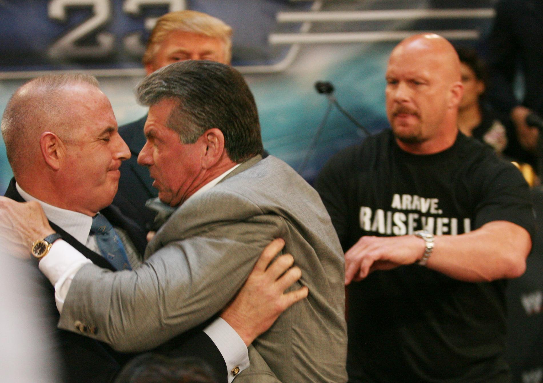 Schiller brottas med McMahon