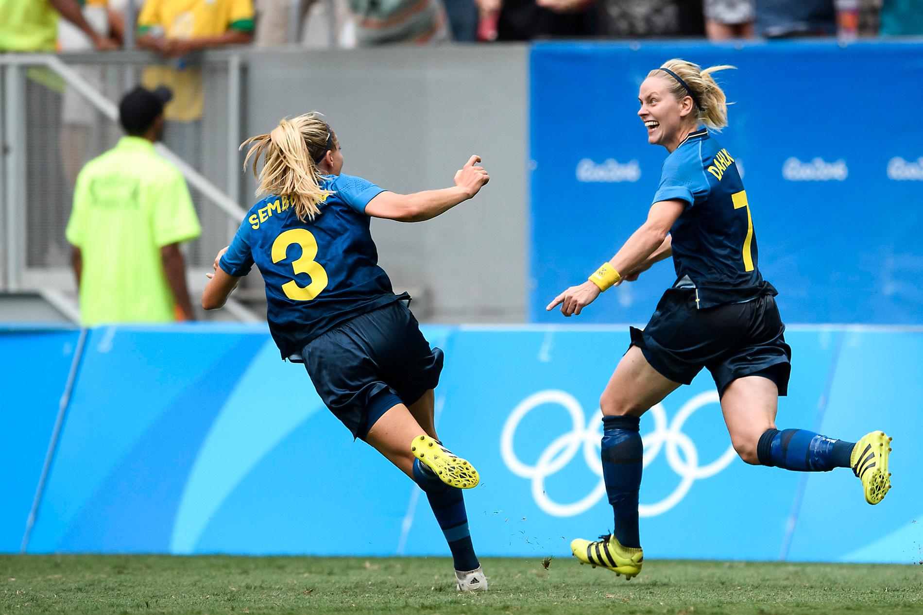 Lisa Dahlkvist jublar efter att hon satt den avgörande straffen i kvartsfinalen i fotboll mellan USA och Sverige 2016.