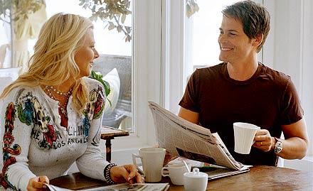 Hemmakär Kaffe på Montecitos kändistäta Starbucks lockar inte längre. Nu är det morgontidningen och hustrun Sheryl Berkoff som gäller.
