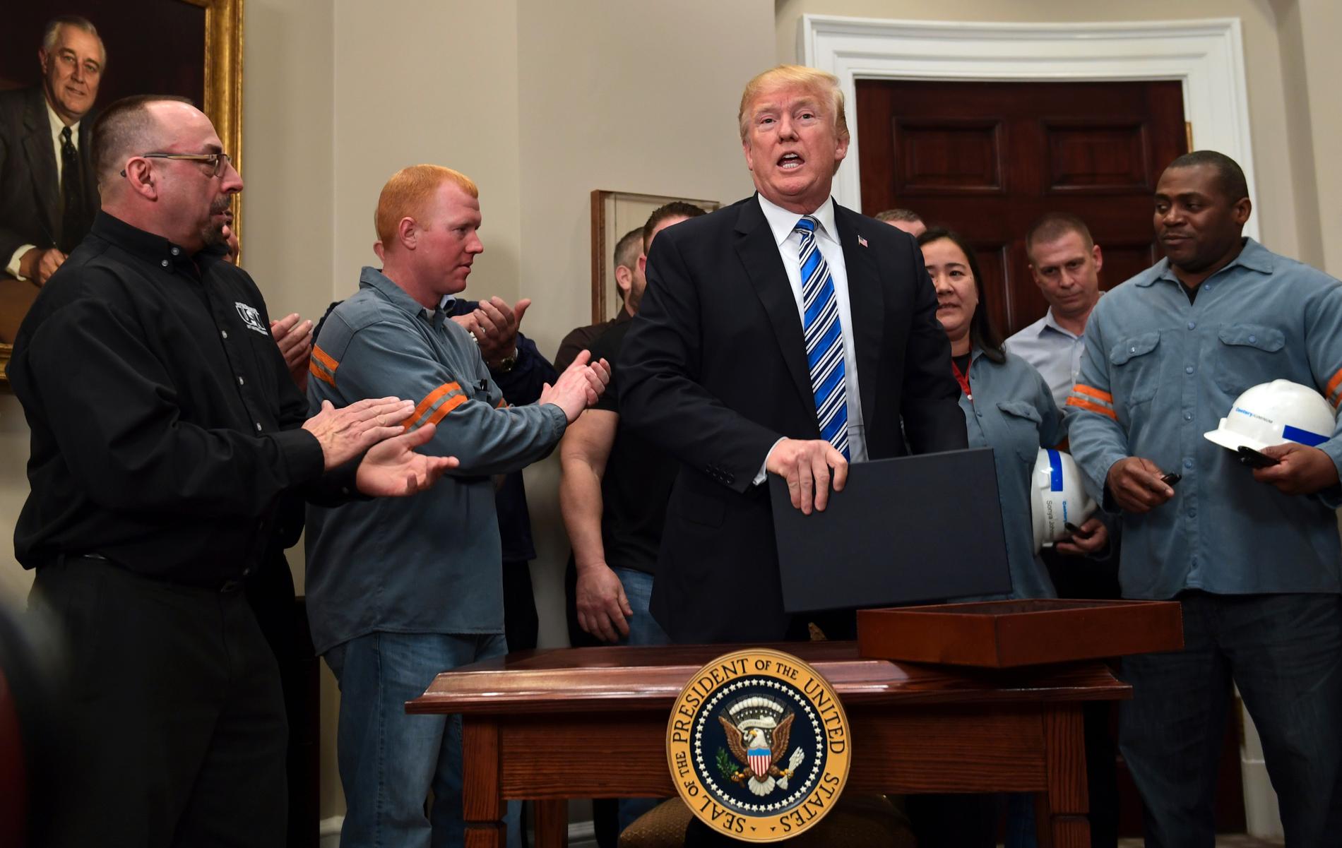 USA:s president i möte om stål- och aluminium-tullarna. 