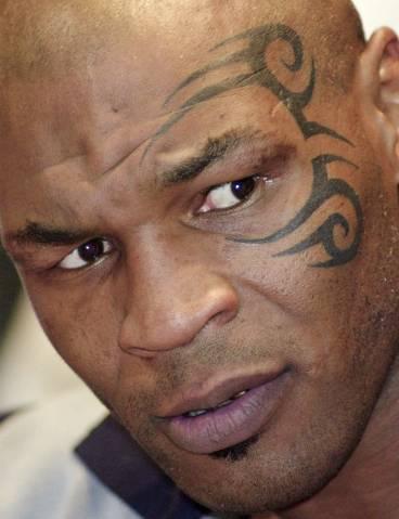 HALVFÄRDIG  Äh, gillade inte hur ansiktet såg ut , säger Mike Tyson om sin senaste tatuering.