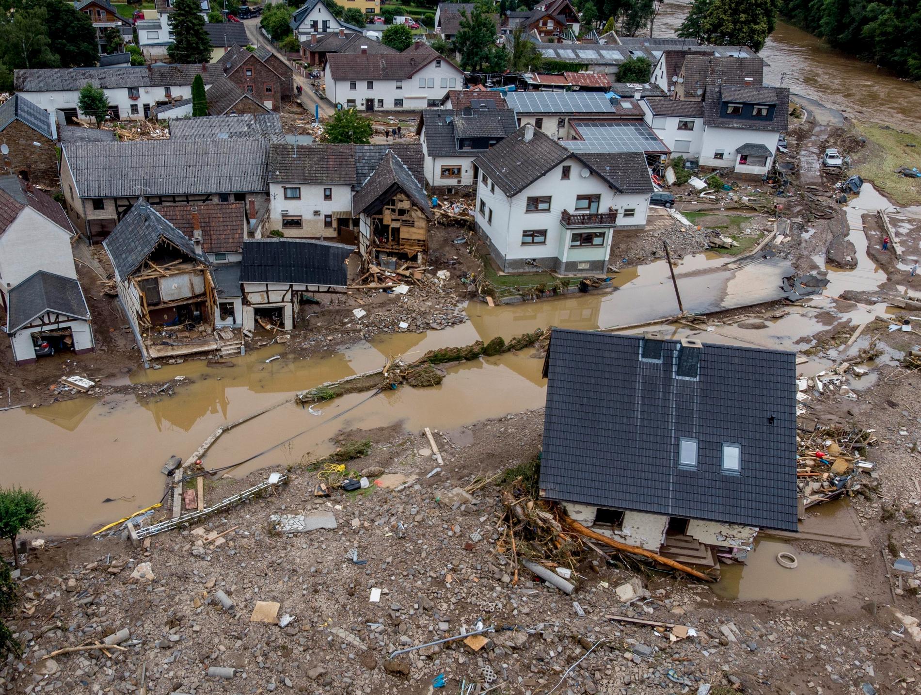 Förstörda hus intill floden Ahr i Schuld i Tyskland, den 15 juli.