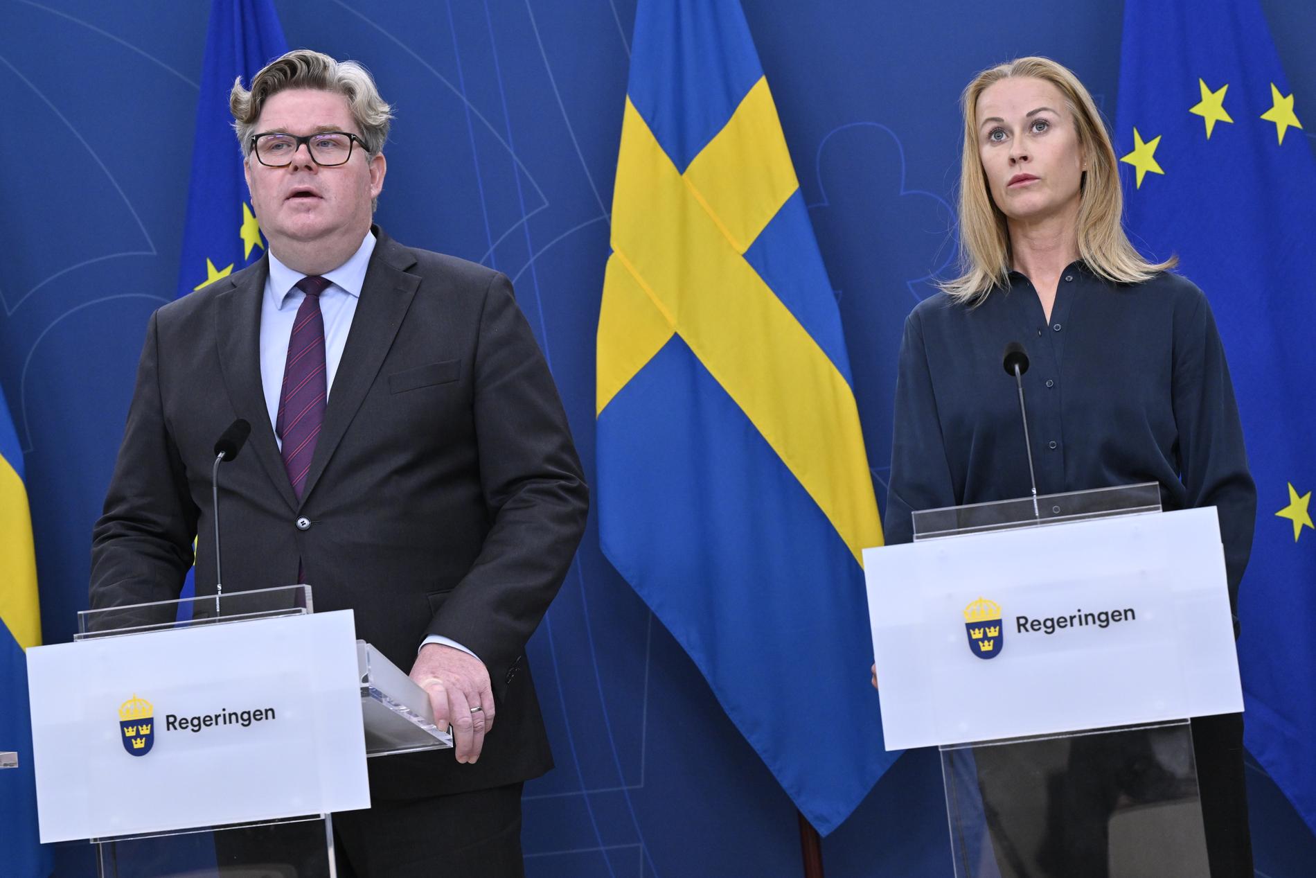 Justitieminister Gunnar Strömmer (M) och Katja Nyberg (SD) vid pressträffen om utökad kameraövervakning.