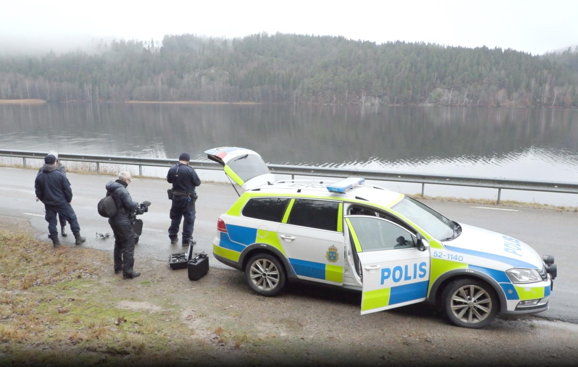 Polisen söker med drönare efter försvunna Wilma Andersson vid Kolbengtserödsjön norr om Ljungskile.