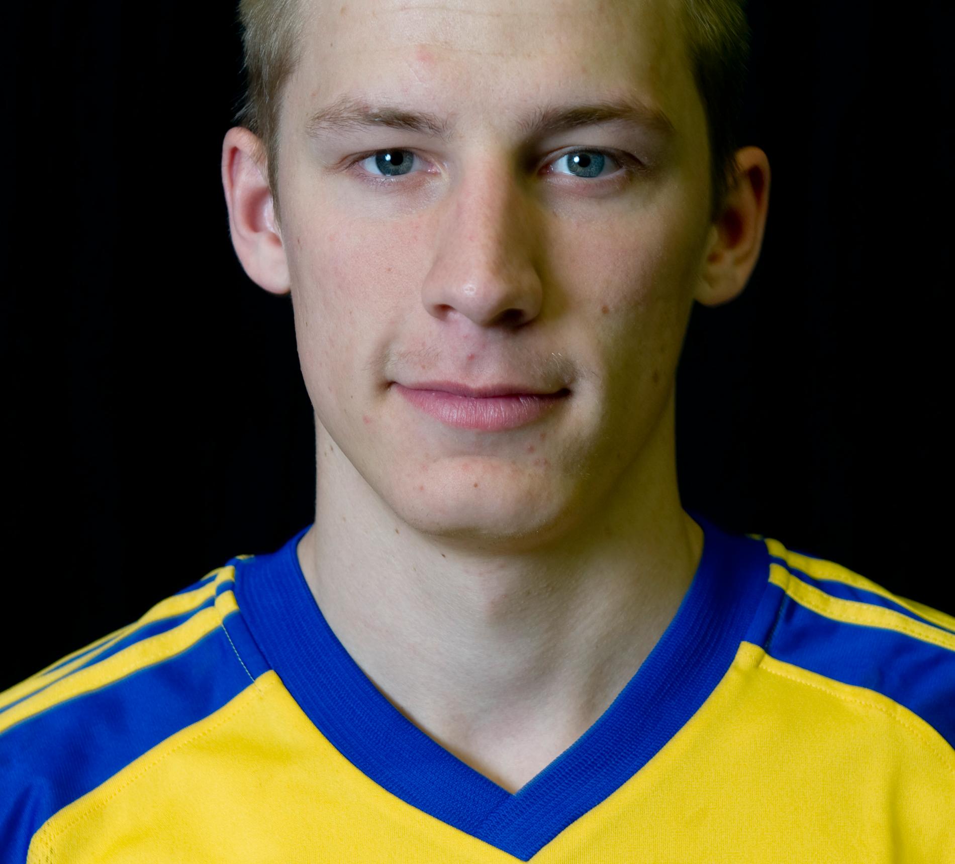 Arnesson i landslagströjan 2010.