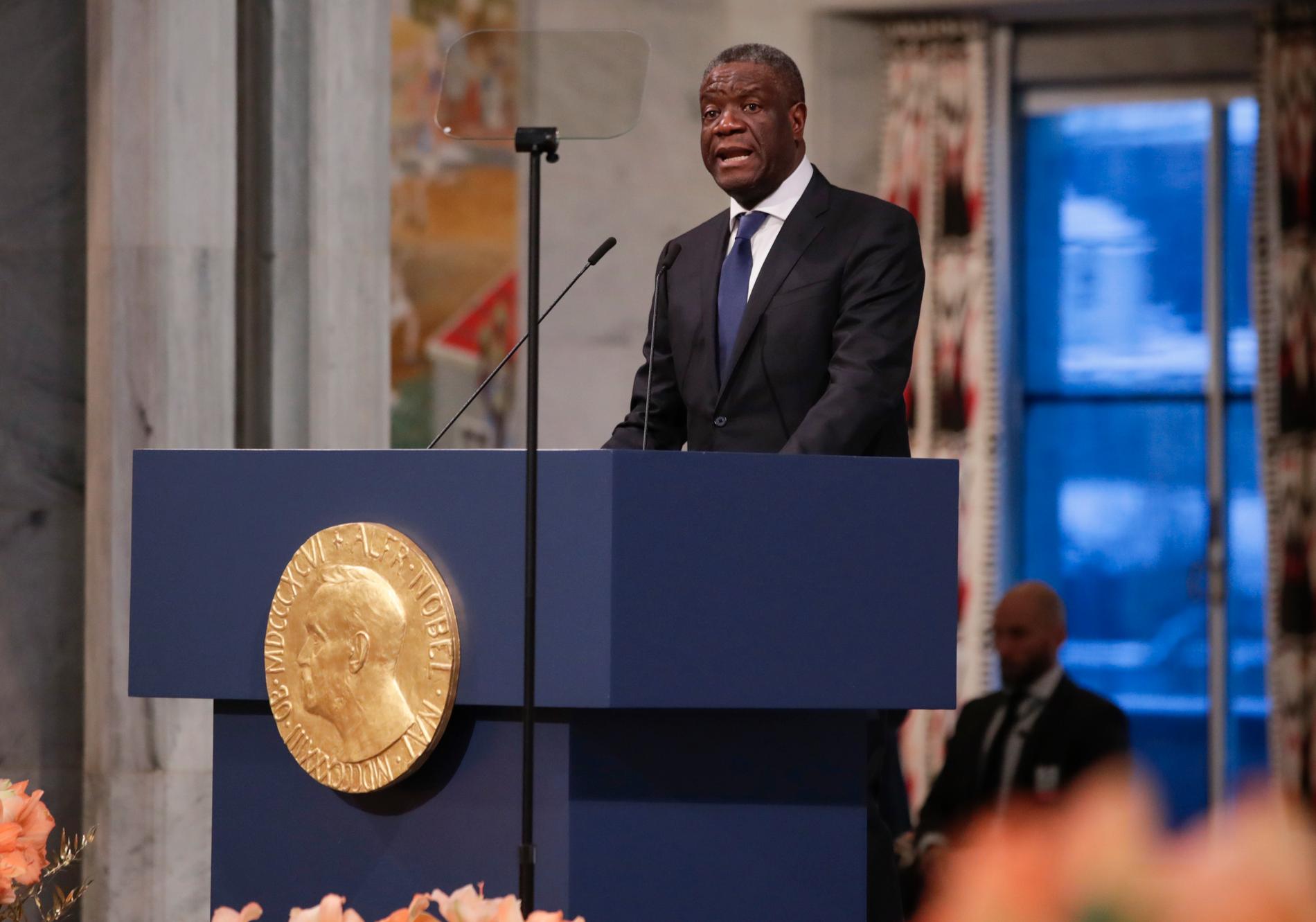 Gynekologen och fredspristagaren Denis Mukwege från Kongo-Kinshasa håller tal.