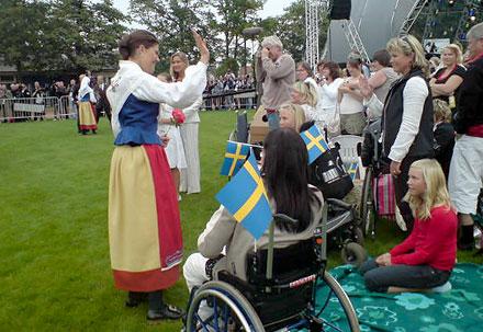 Svenska folkets gratulationer till kronprinsessan ville aldrig ta slut. Efter firandet på Solliden fortsatte hyllandet av Victoria i Borgholm.