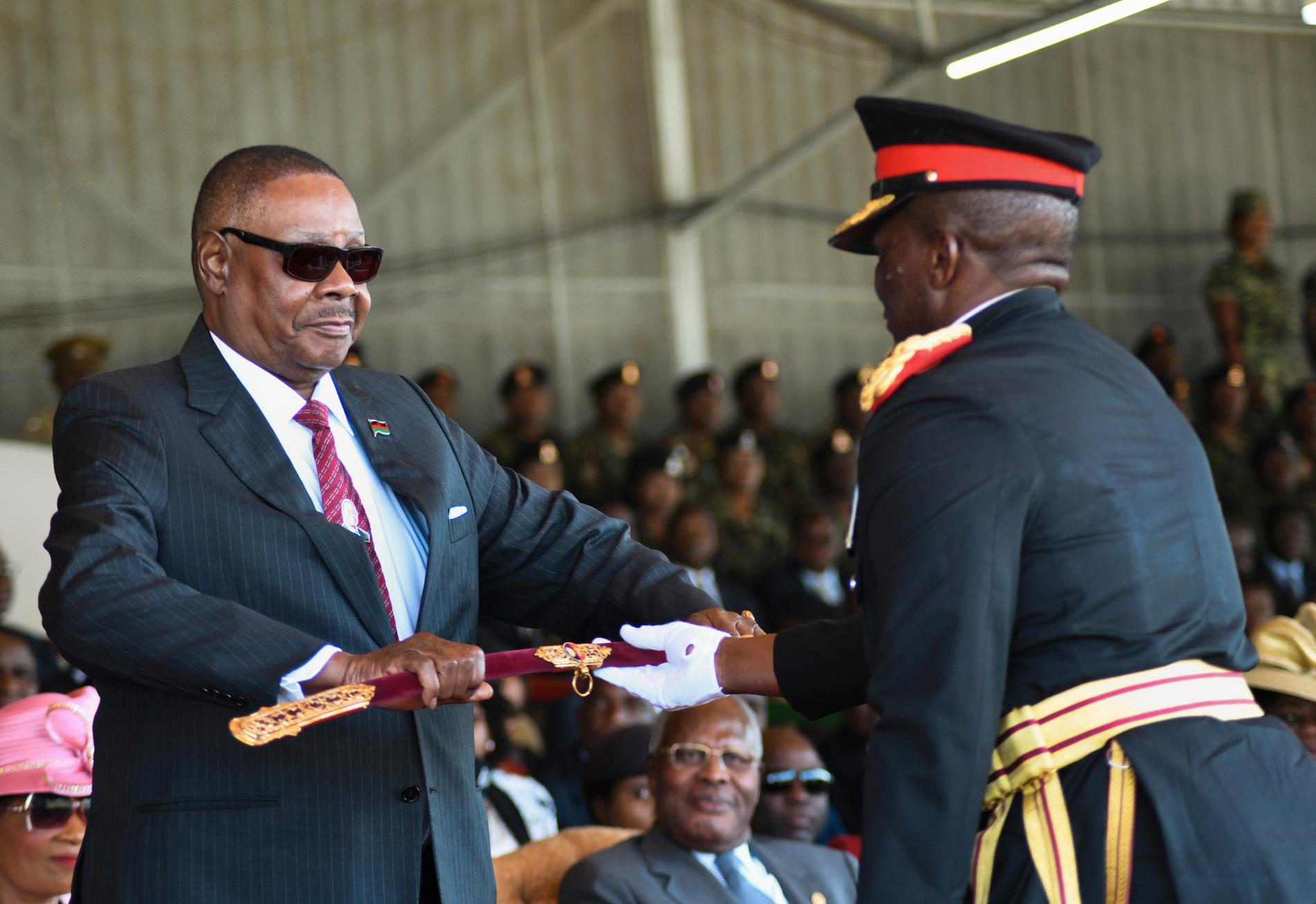 Malawis president Peter Mutharika (till vänster). Arkivbild.