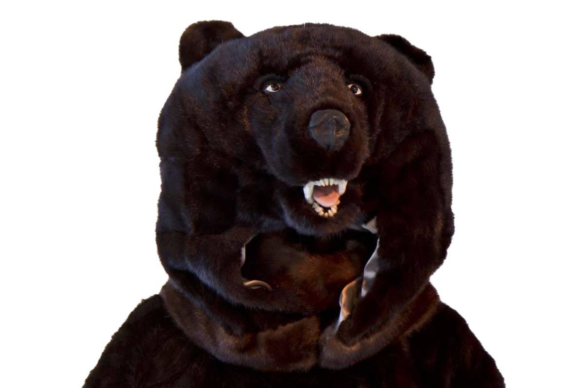 ”Motherfucker”, björndräkt i minkpäls, 2012.