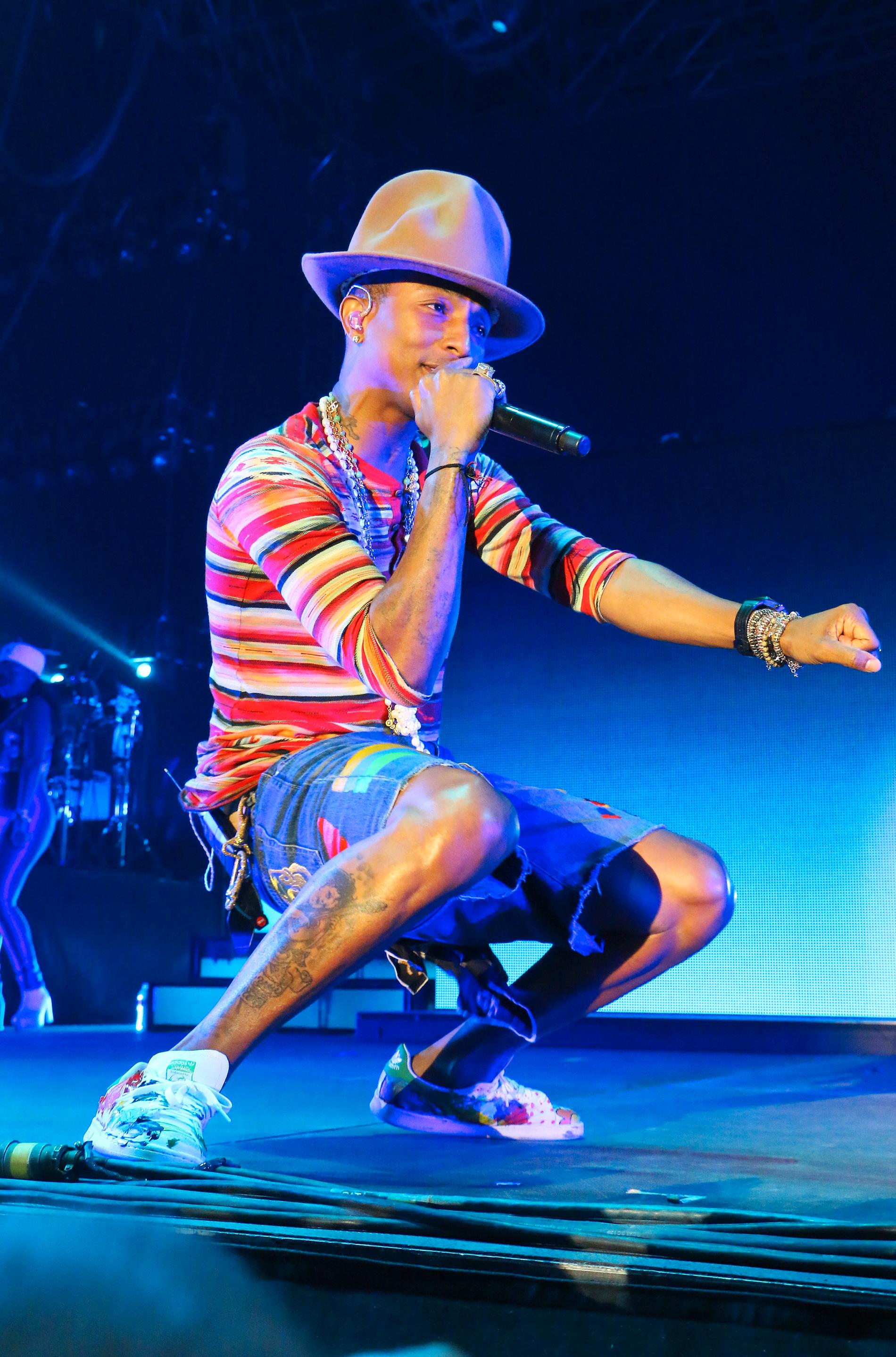 Pharrell Williams På scen syntes Pharrell i sin älskade hatt. FOTO: Splash