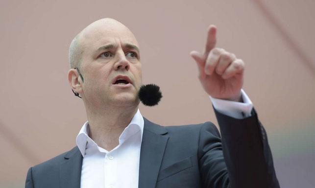 Reinfeldt avbröts under sitt tal.