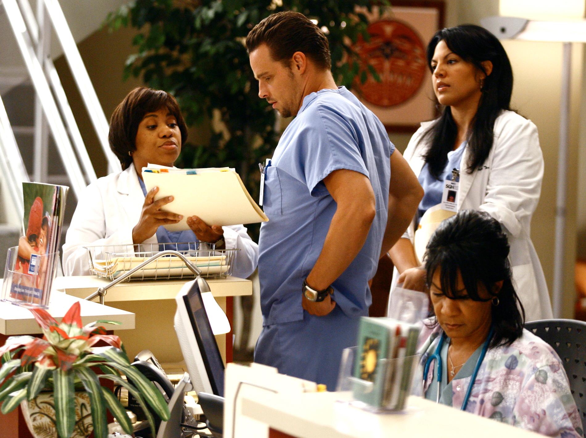 Skådespelaren Sara Ramirez lämnar succéserien Grey's Anatomy efter 10 säsonger.