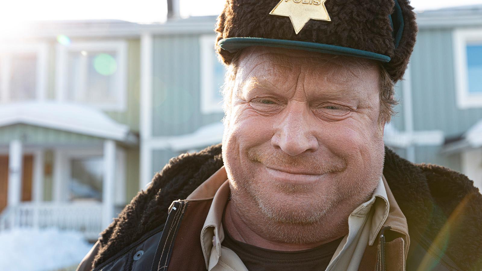 Claes Malmberg som polisen Paul Isman i SVT:s julkalender 2021.