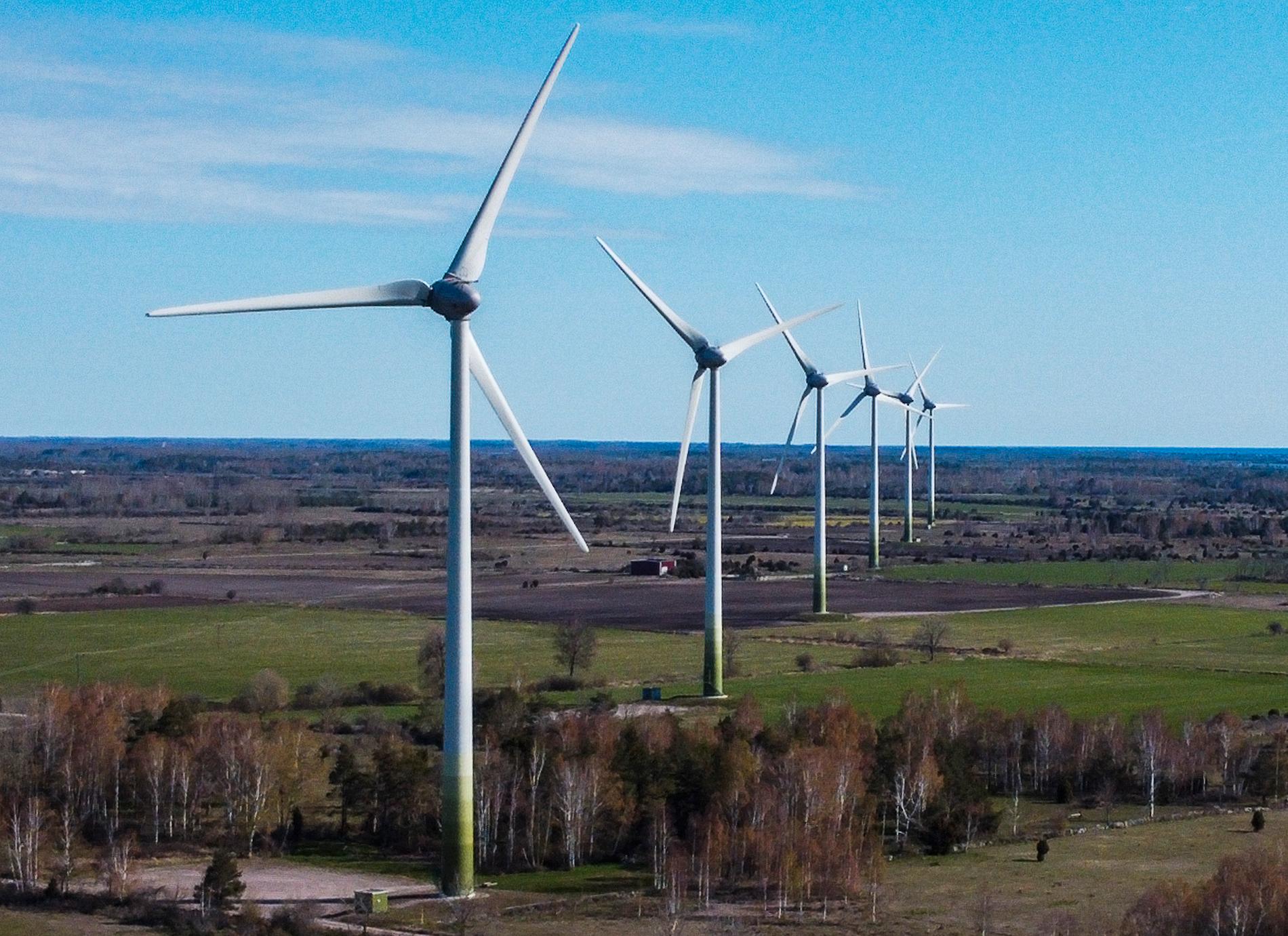 Tre gånger fler vindkraftverk kan bli verklighet 2040 om regeringens vindkraftsstrategi genomförs.