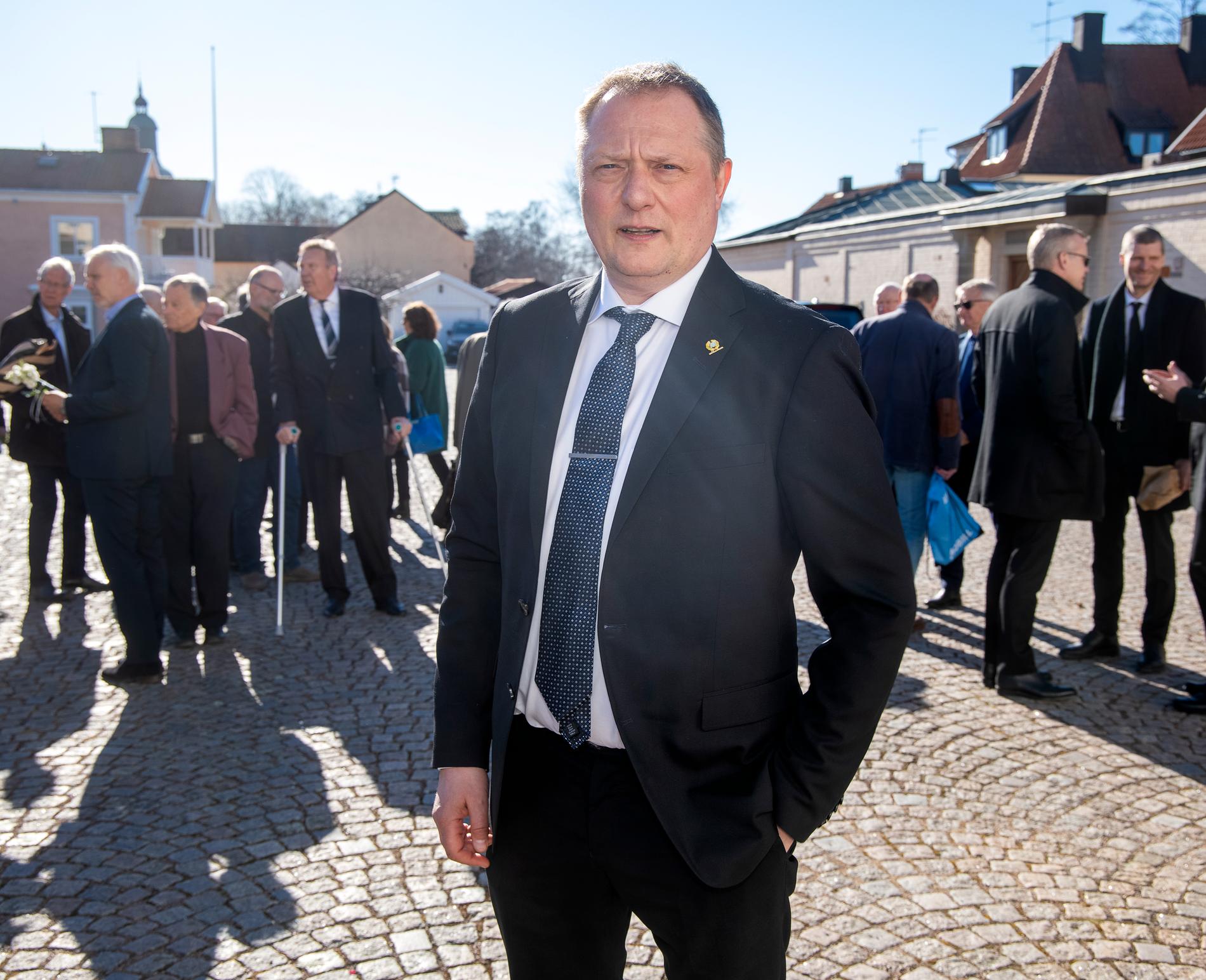 Hammarbyaren Magnus Carlson framförde tre solosånger på begravningen