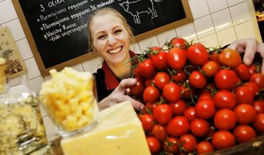 Redo för nyår. "Det bästa med catering är att man slipper planera vad man ska äta på nyårsafton", säger Sara Malmqvist på Vasastans ost.