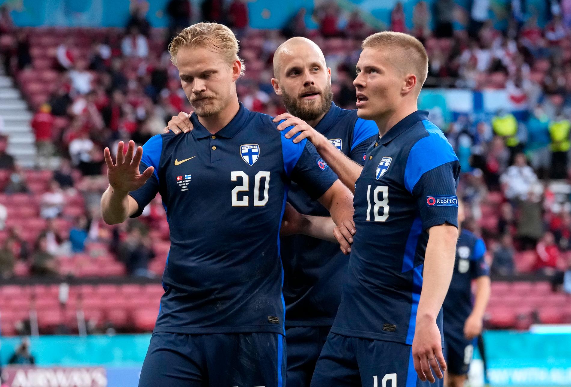 De finska spelarna höll igen firandet efter 1–0-målet mot Danmark. 