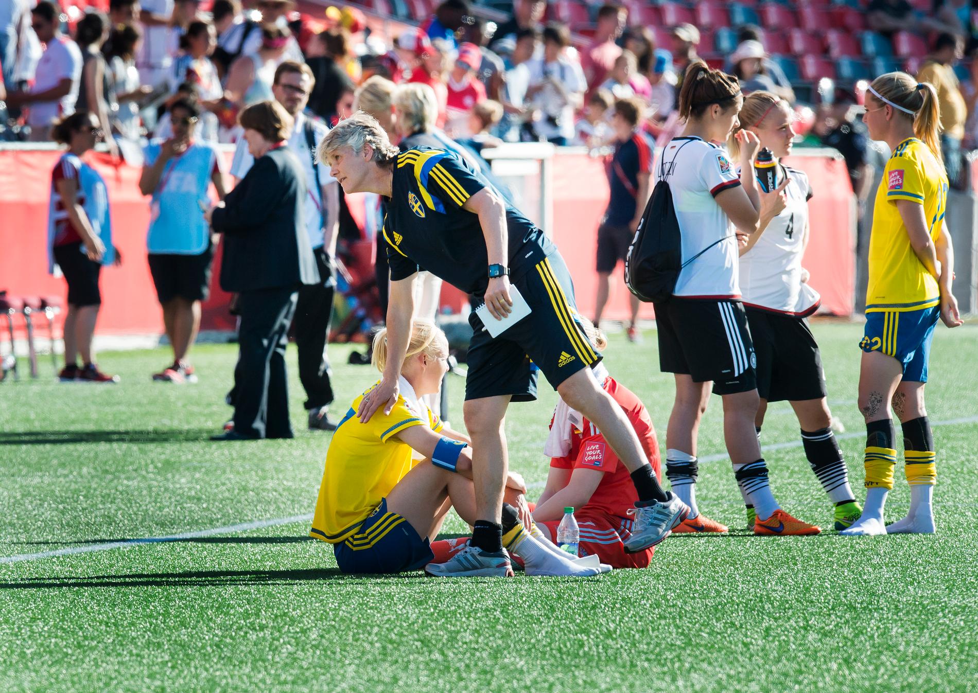 Juni 2015 – VM-fiaskot i Kanada. Återigen utslagna av tyskarna, denna gång i åttondelsfinalen.