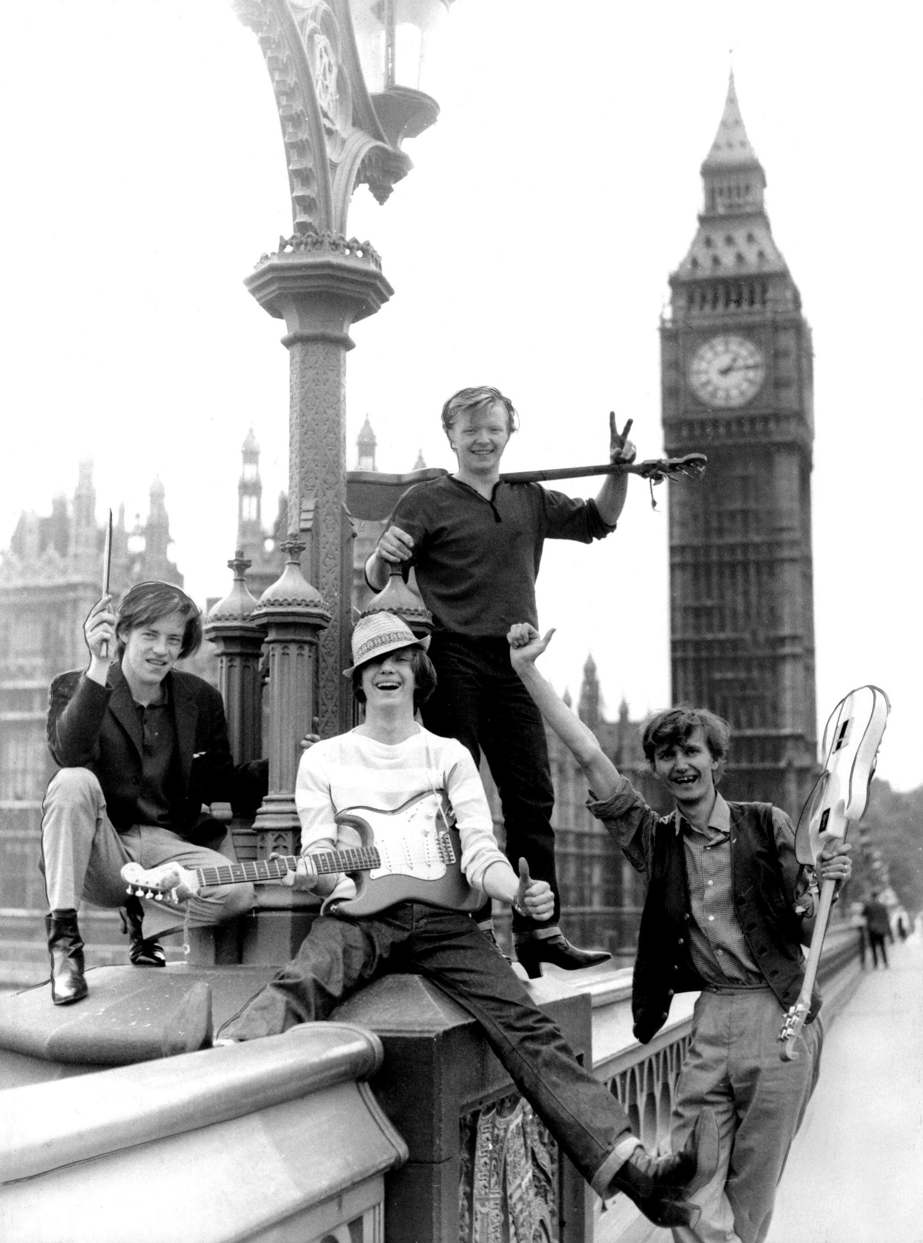 Shanes poserar i London 1964.