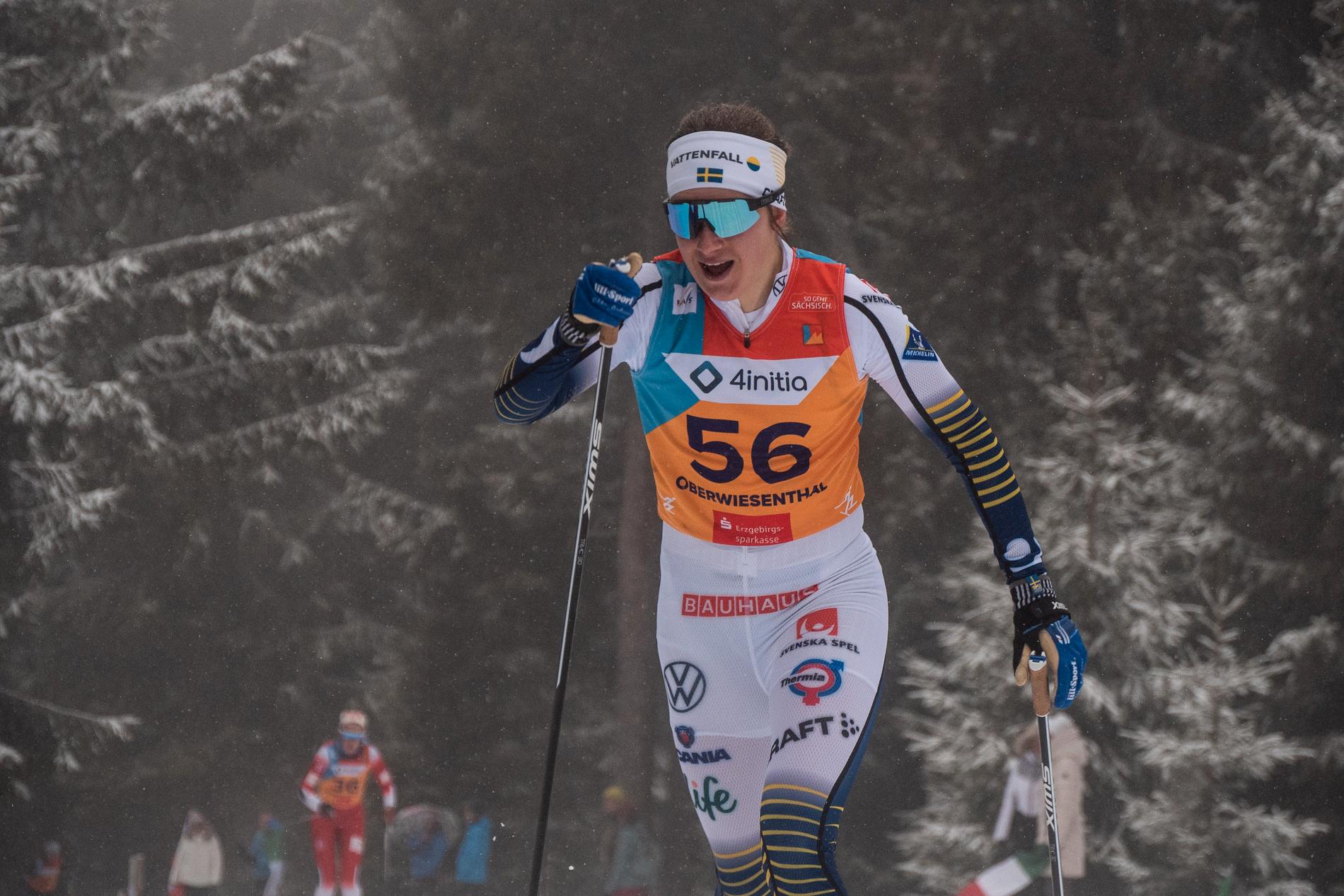 Ebba Andersson gick ut sist i snöfallet.