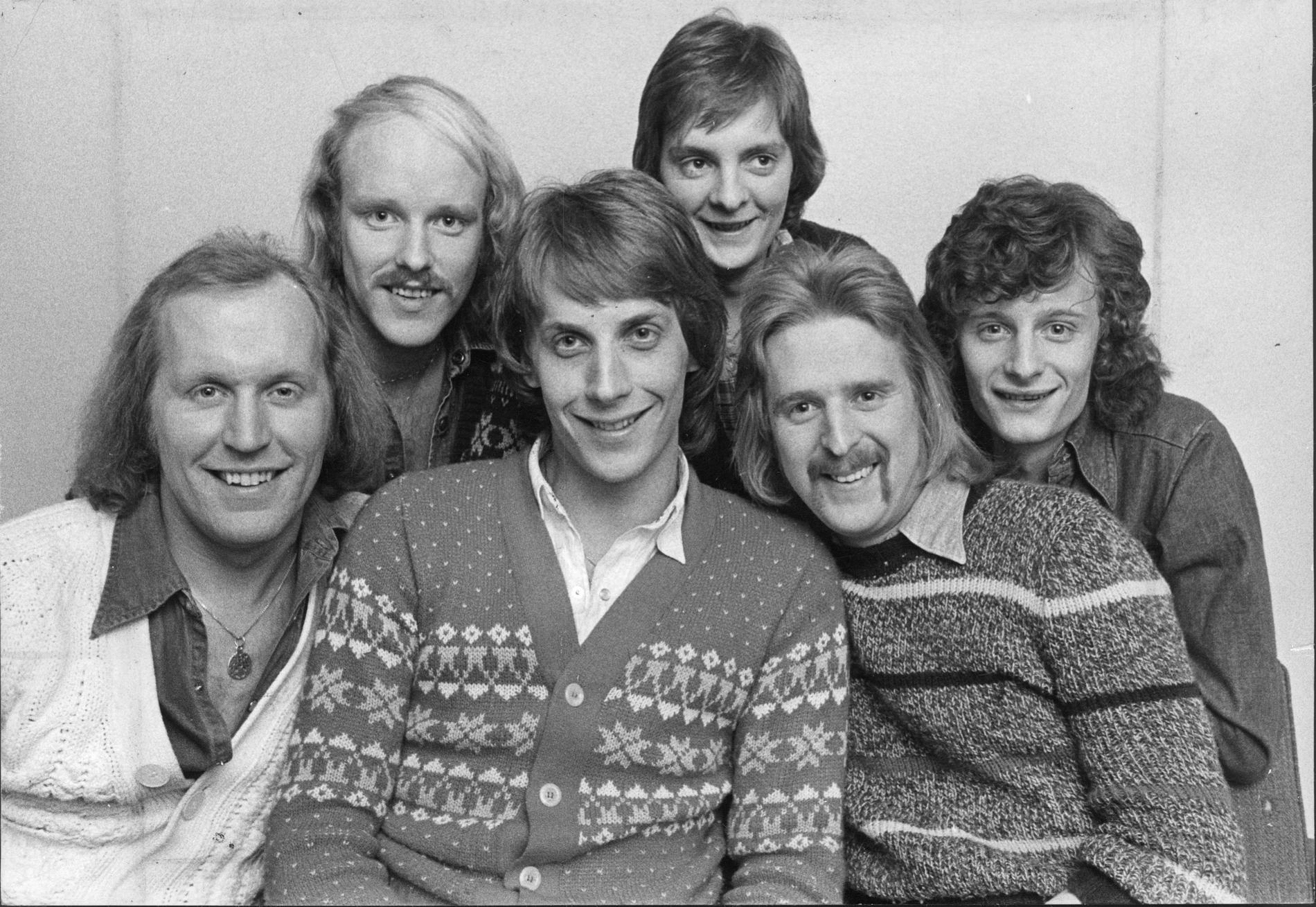 Thorleifs 1976. Thorleif Torstensson, Kim Lindahl, Jörgen Löfstedt, och framför dem: Hasse Magnusson, Magnus Bergdahl och Johan Möller.