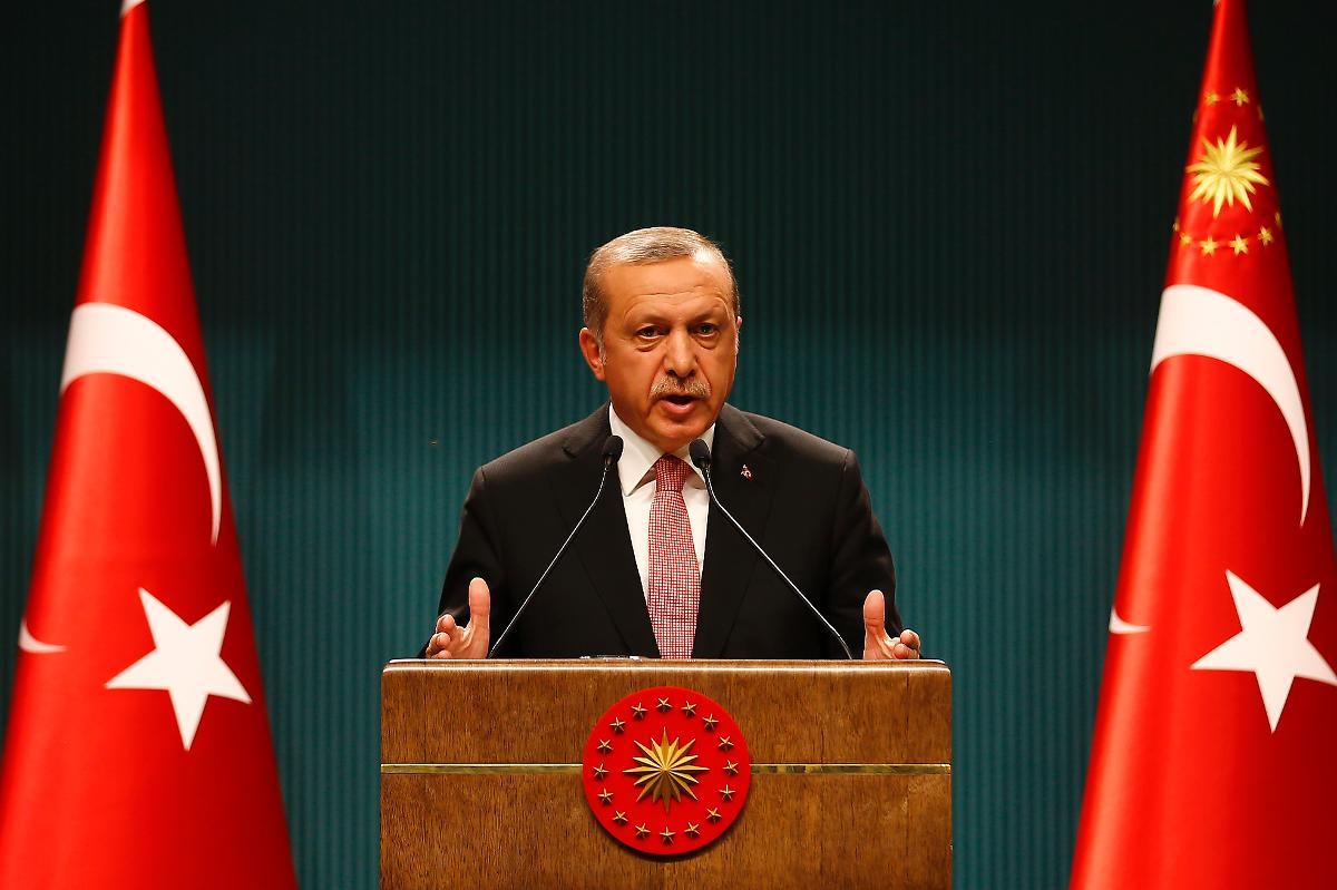 Det som händer i Turkiet nu bör betraktas som ett långsamt kuppförsök av en sittande president.