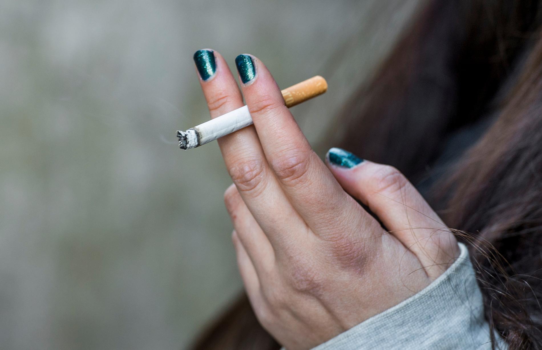 En ny tobakspolicy i Region Västernorrland ska verka för att få anställda i regionen att sluta använda tobak. Arkivbild.