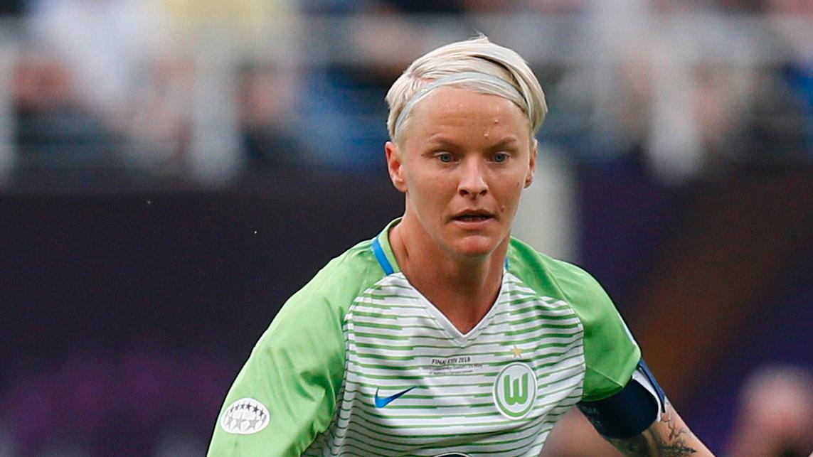 Nilla Fischer är nära en ny Bundesligatitel med sitt Wolfsburg, innan hon lämnar Tyskland för återkomsten i Sverige och Linköping. Arkivbild.