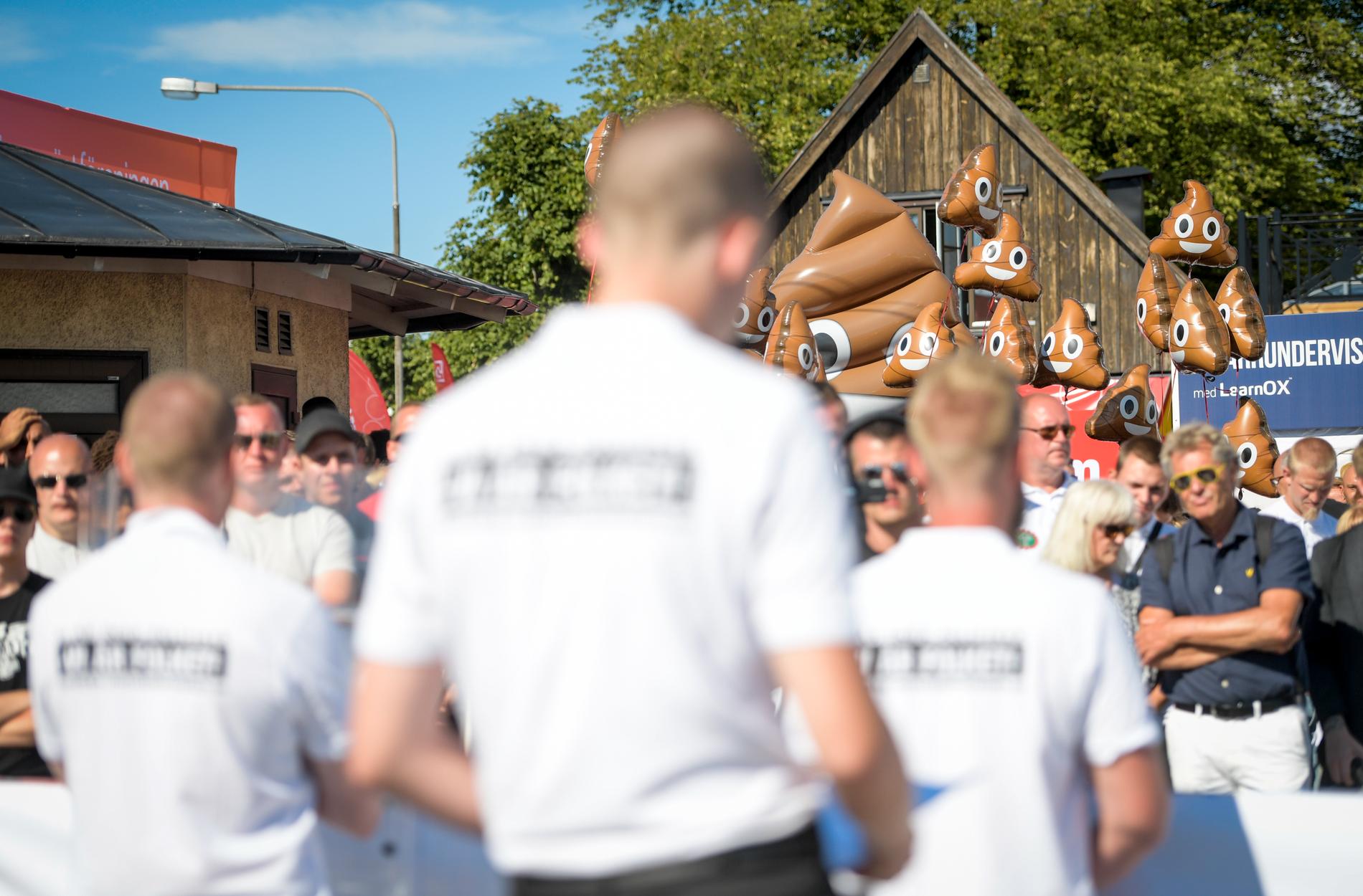 Nordiska motståndsrörelsen (NMR) möter protester vid Hamnplan i Visby under politikerveckan i Almedalen. Arkivbild.