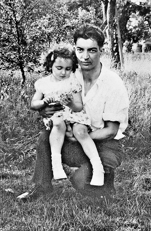 Joyce Carol Oates med pappa Fred, 1943.