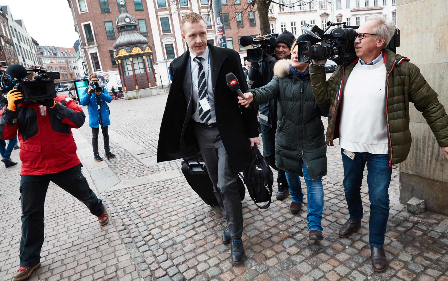 Åklagare Jacob Buch-Jepsen anländer till torsdagens rättegång mot Peter Madsen i Ubåtsfallet där han står åtalad för att ha mördat journalisten Kim Wall.