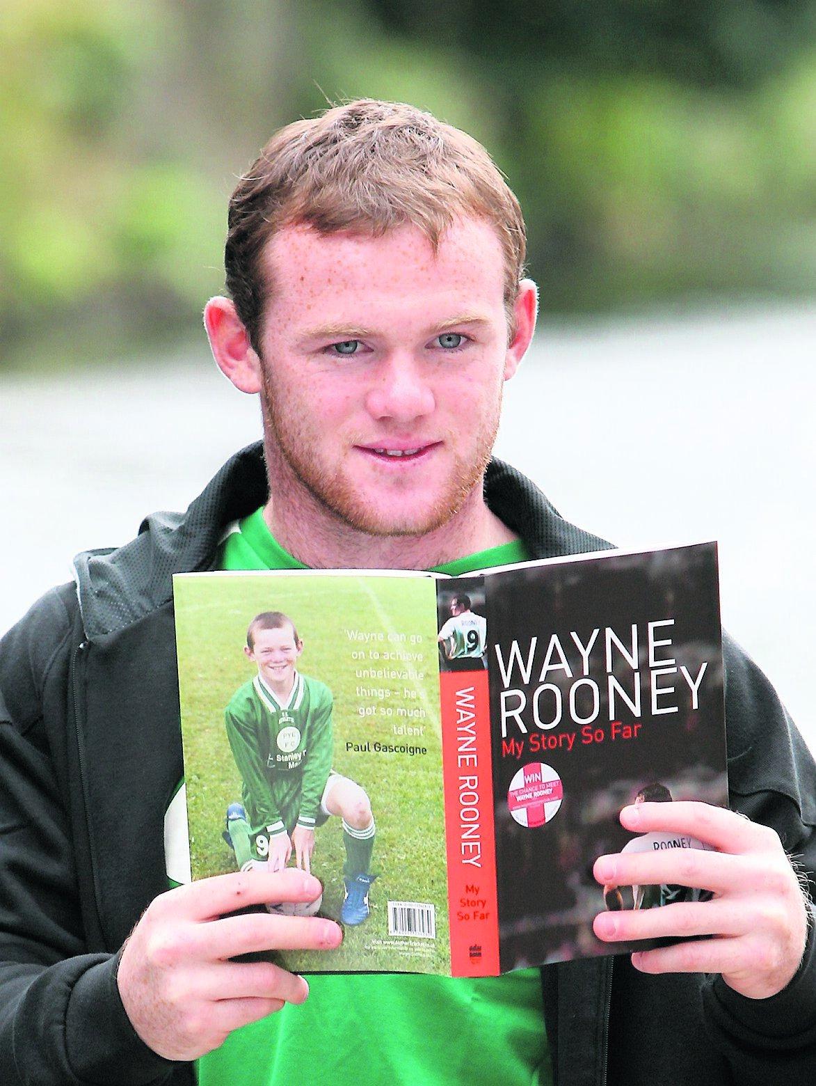 I Storbritannien kampanjar fotbollsspelaren Wayne Rooney för att få unga att läsa – här med sin egen självbiografi. Även i Sverige behövs förebilder för att främja litteraturintresset, enligt FP.