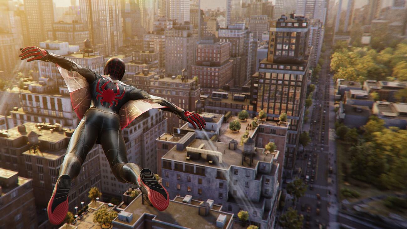 Spider-Man svingar sig vidare i uppföljaren till 2018:års succé. Pressbild.