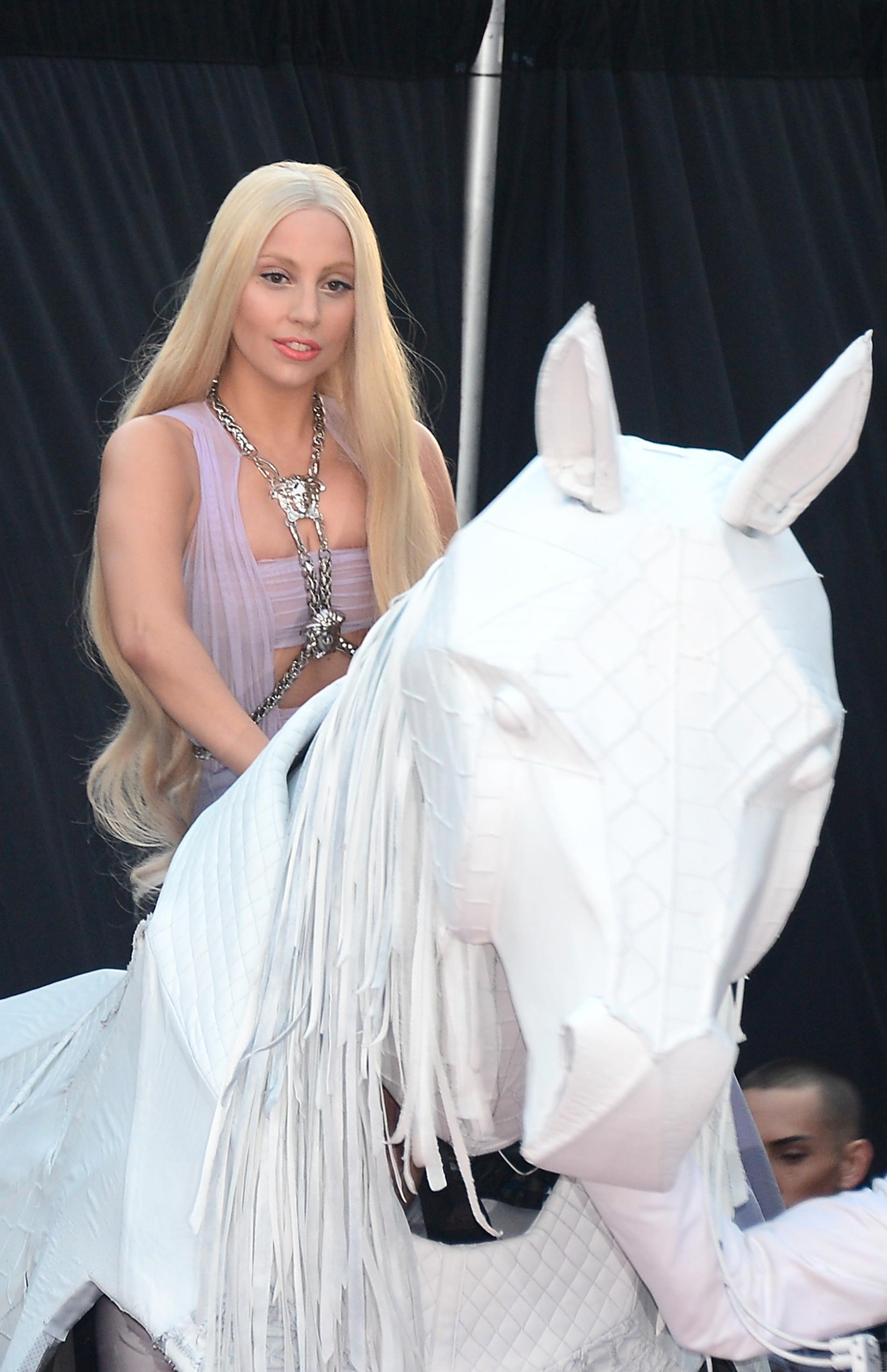 Lady Gaga och hennes häst.