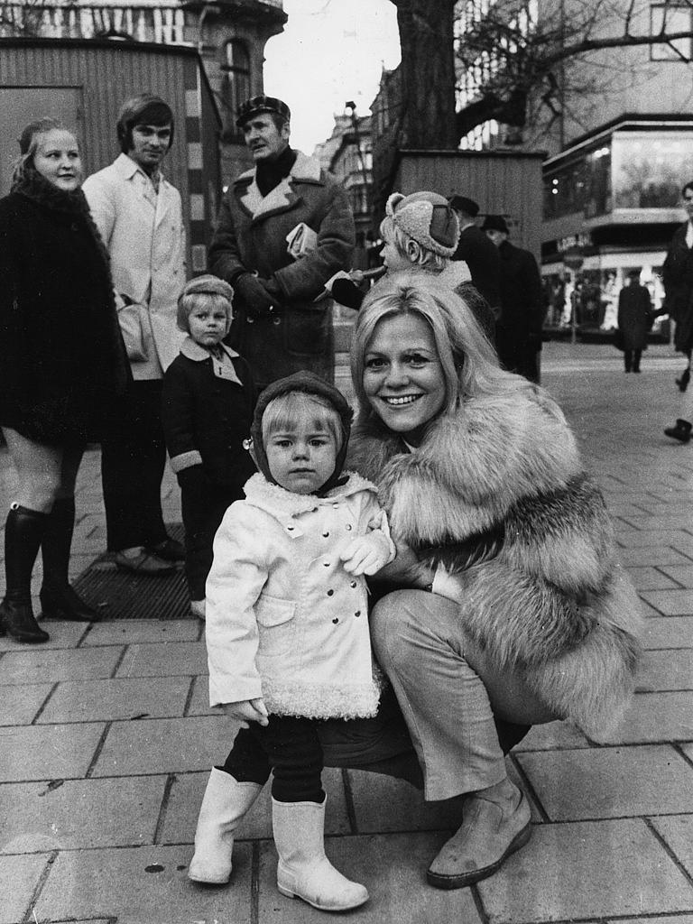 1971: Christina Schollin med dottern Pernilla Wahlgren.