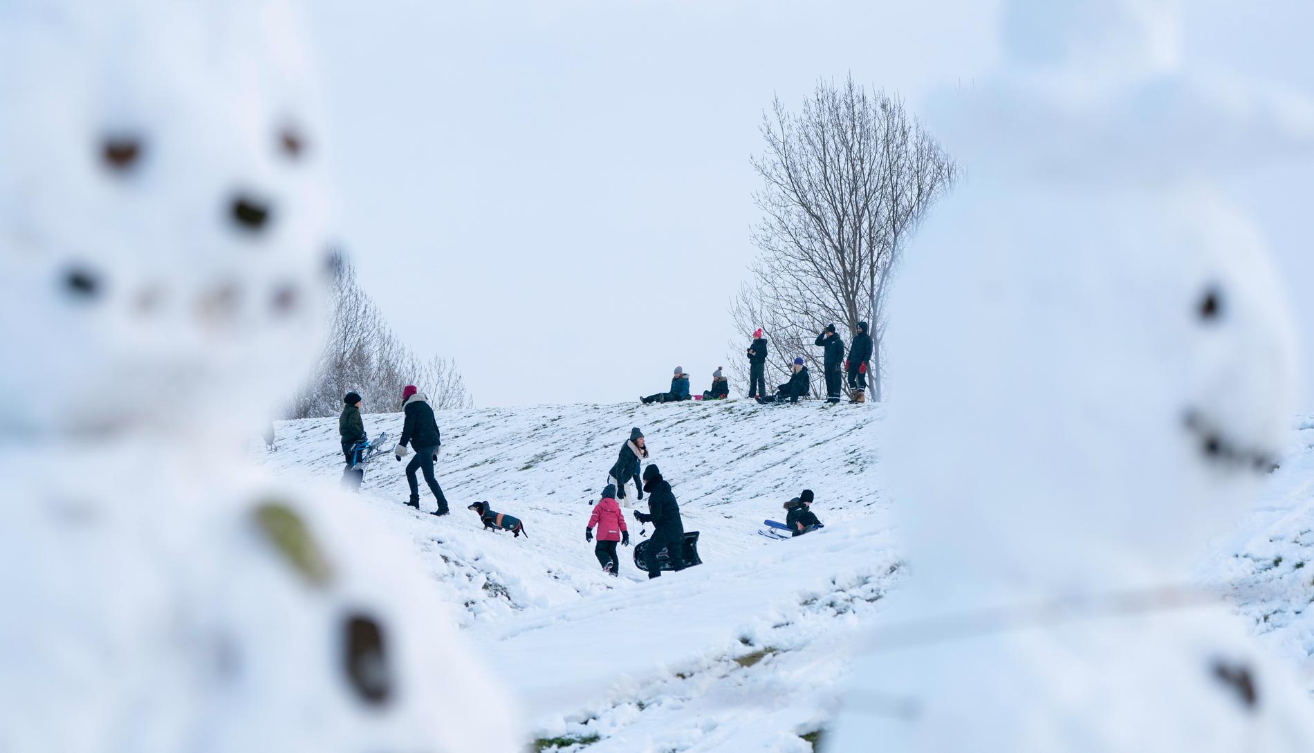 I södra delarna av Sverige såg det ut att inte bli en vit jul – men dan före dopparedan kom snön till sist till Malmö.