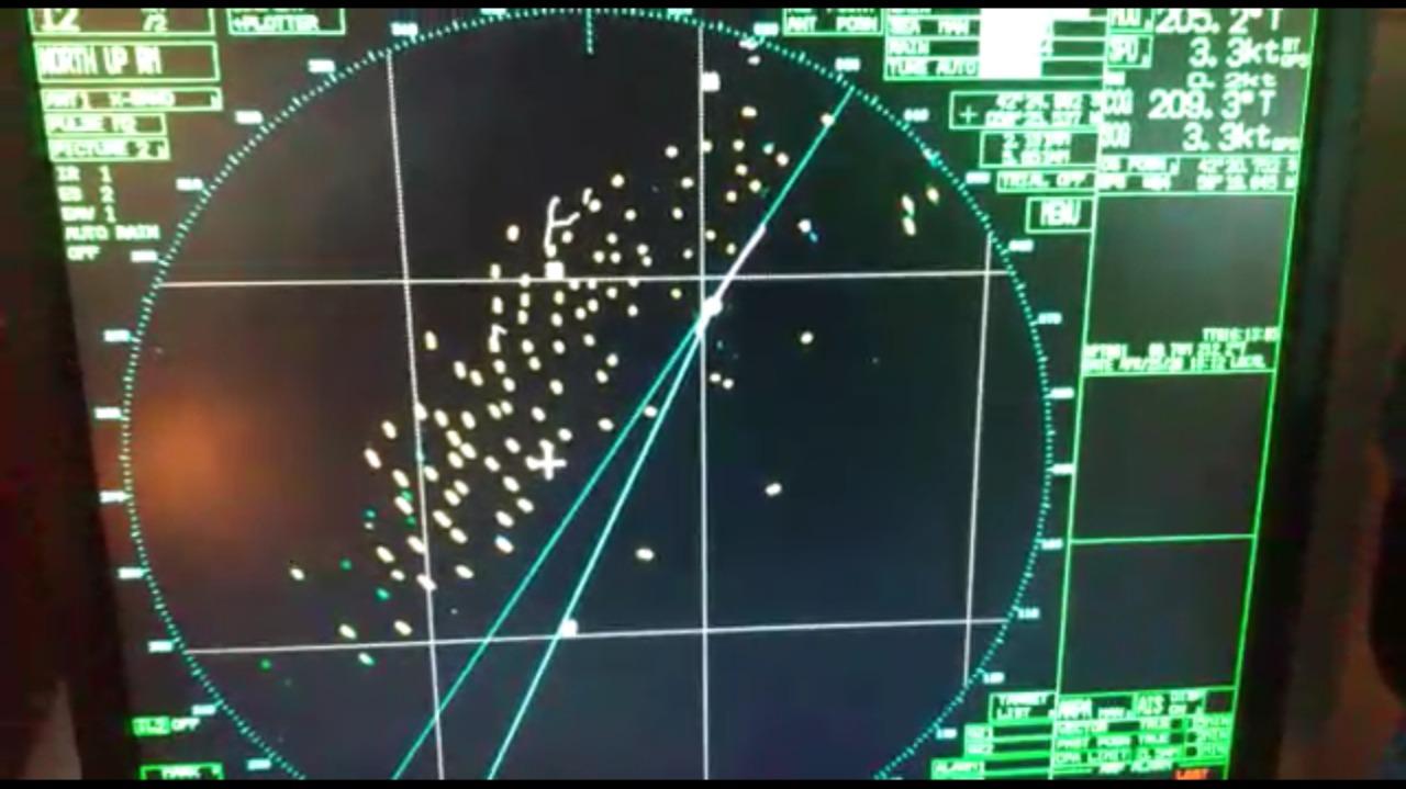Bild från fiskefartyget Don Pedros radar. Varje prick föreställer ett  fartyg som tjuvfiskar i ”Blå hålet”.
