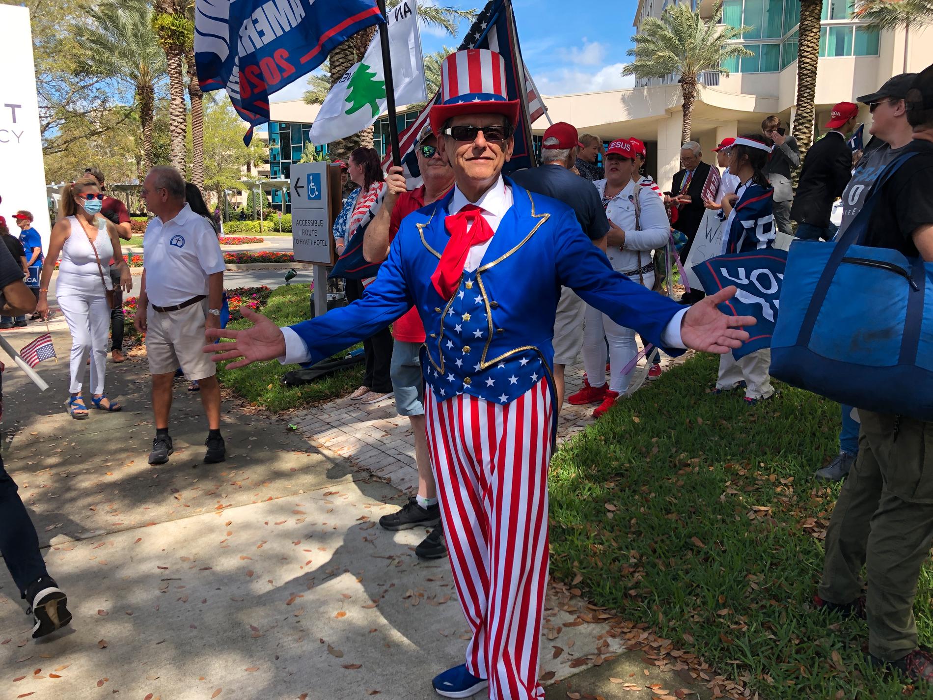 Joe Sanchez har klätt upp  sig i  ”Uncle Sam”-kostym.