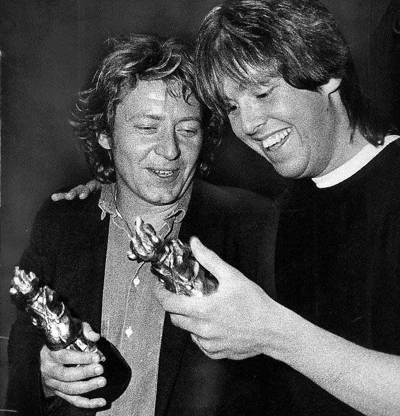 Ulf Lundell firar tillsammans med Per Gessle på Rockbjörnengalan 1983.