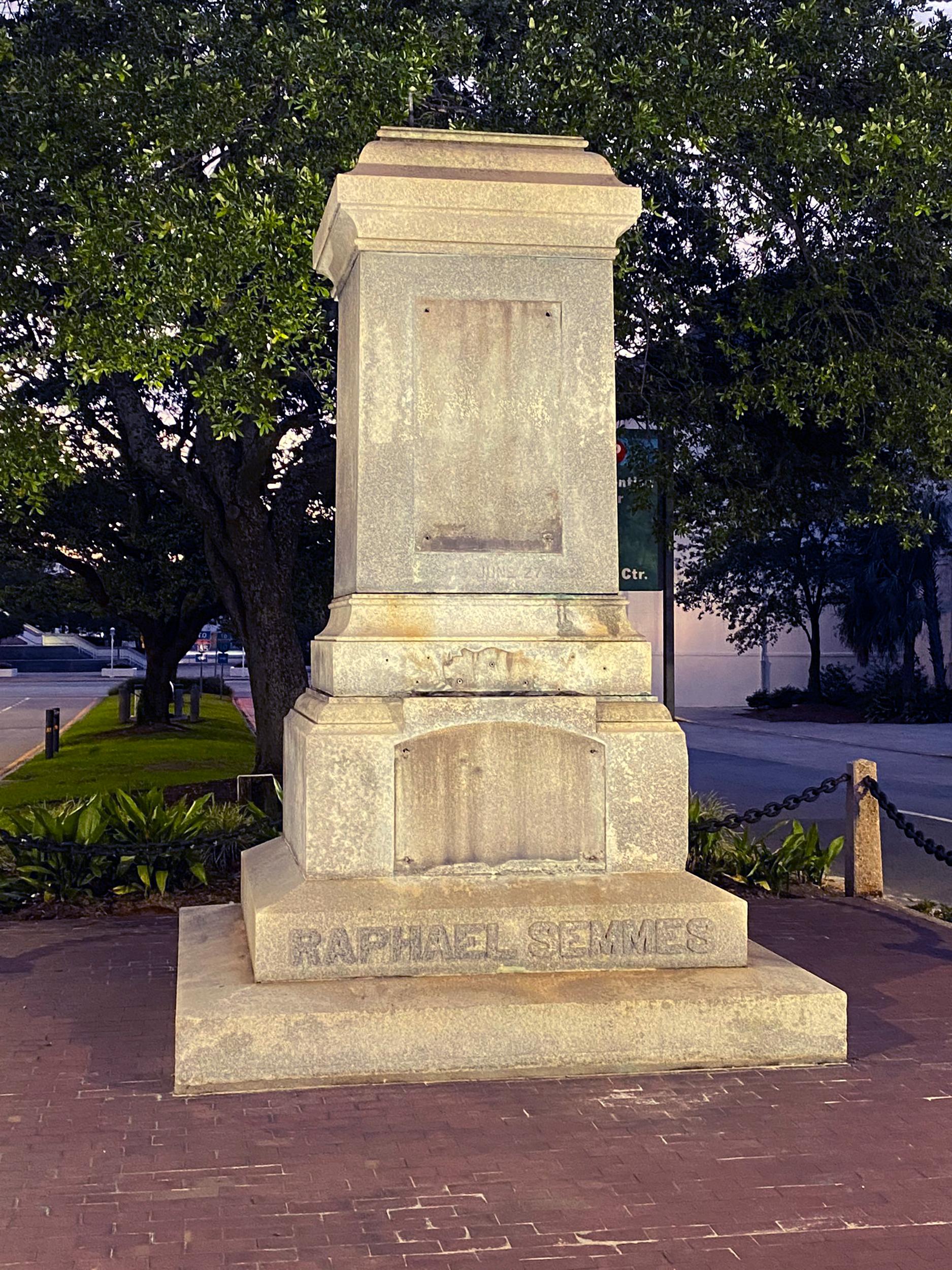 Sockeln där en staty av sydstatsamiralen Raphael Semmes tidigare stod i Mobile i Alabama.