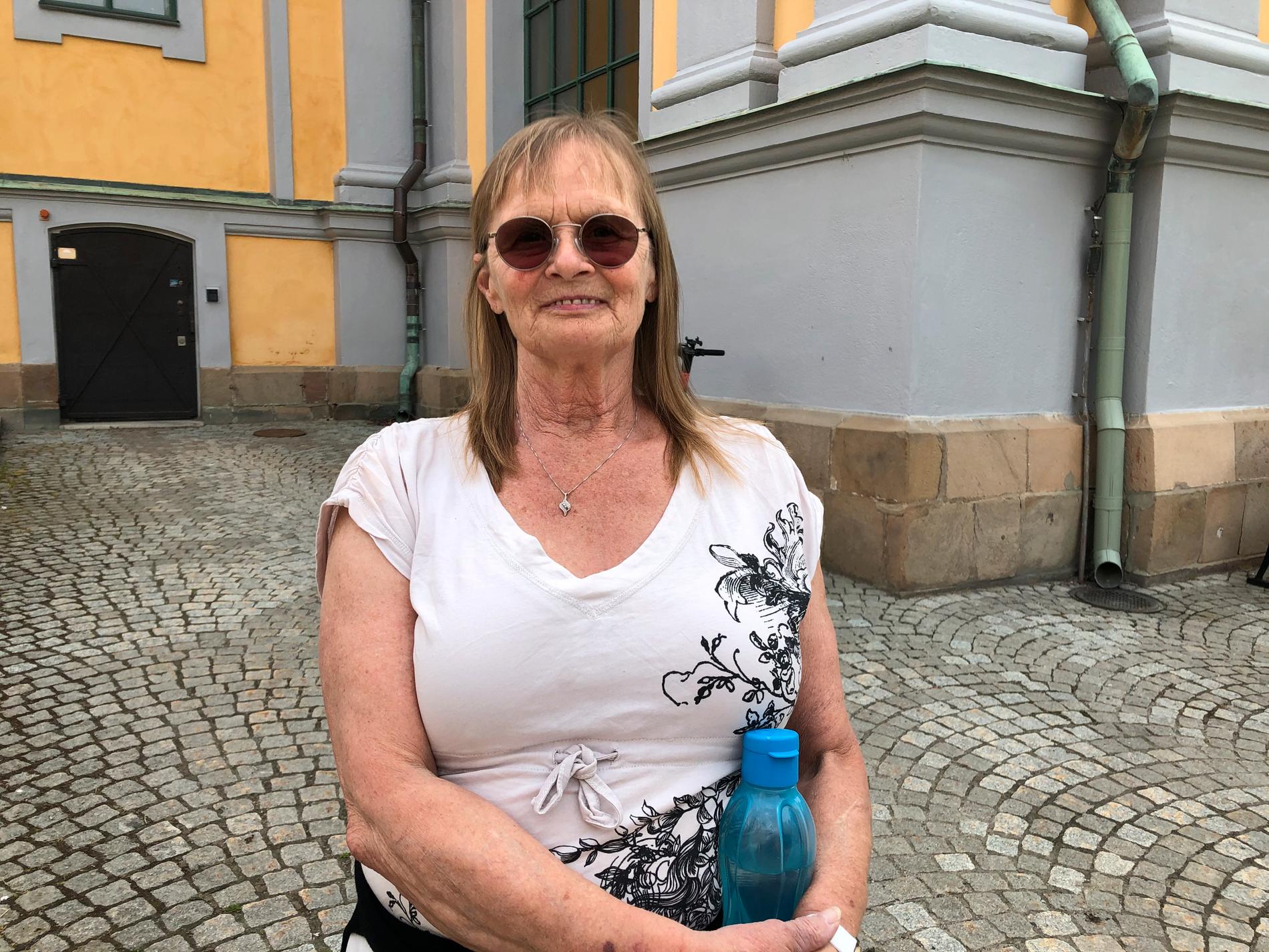 Birgitta Johnsson har varit medlem i Katarina församling i tio år och har längtat tillbaka till kyrkan. - Det betyder jättemycket att få komma tillbaka, säger hon.