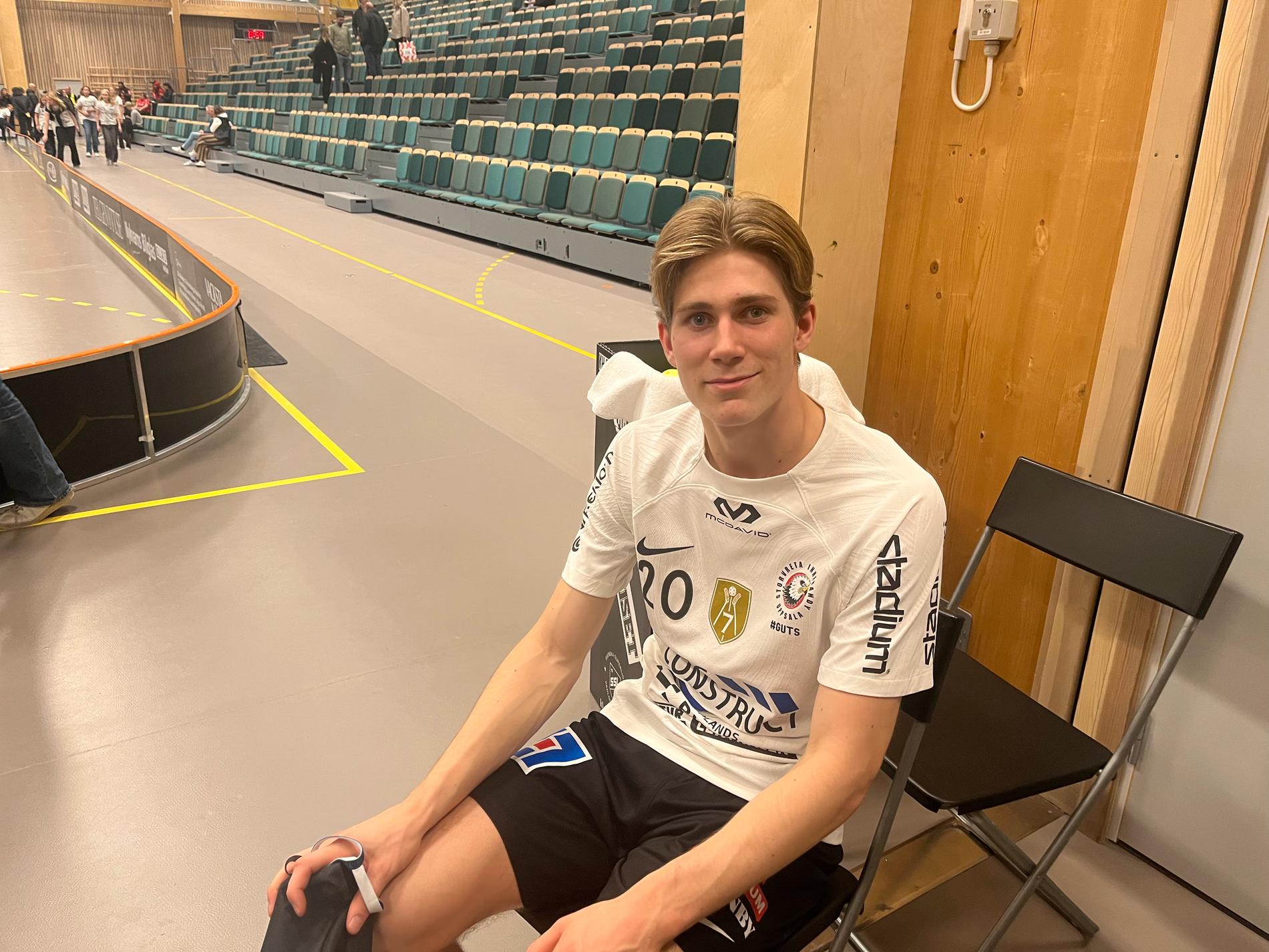 Sakarias Ulriksson får vila benen välförtjänt efter fyra mål mot Nykvarn. 