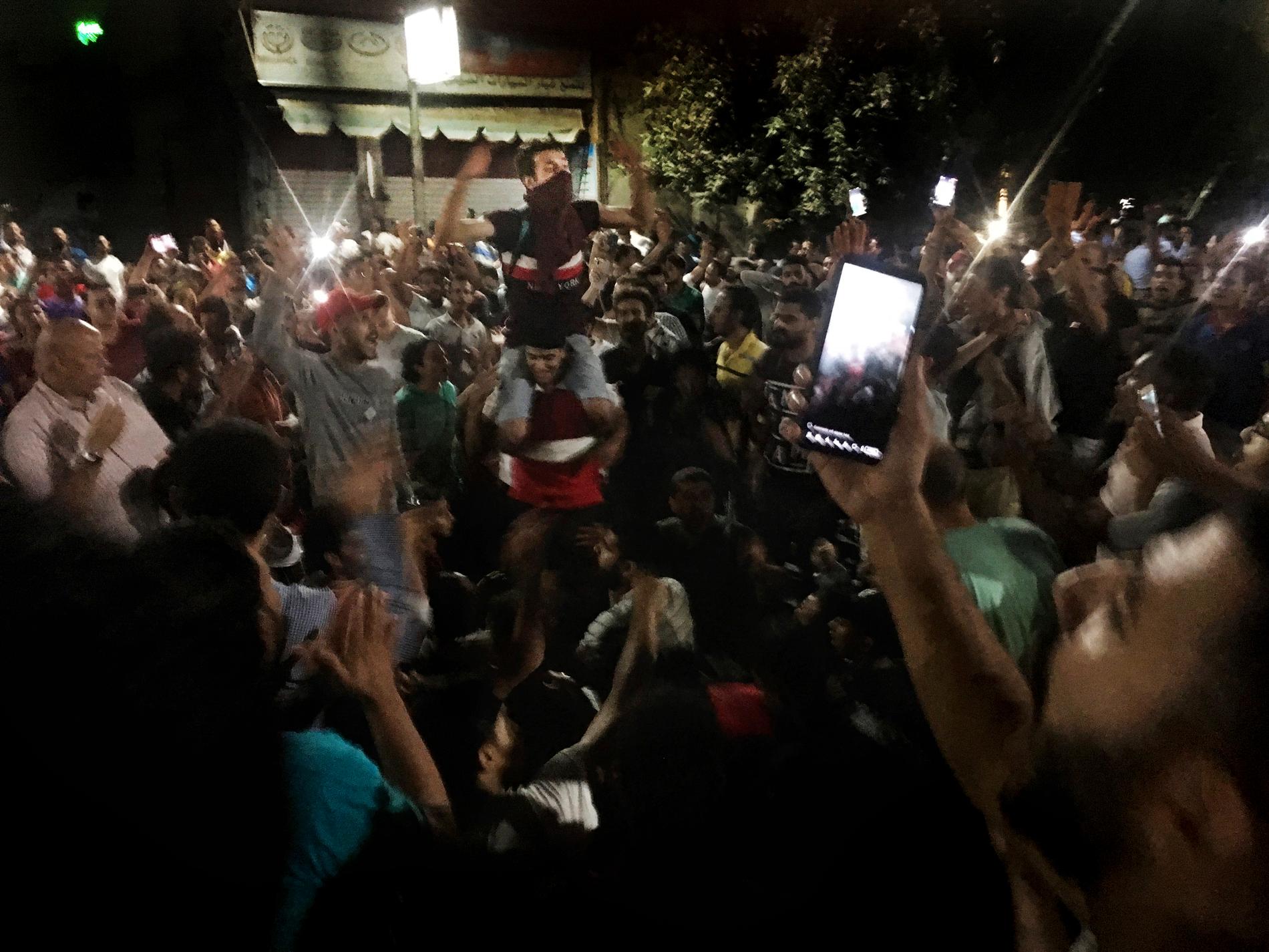 Hundratals människor trotsade demonstrationsförbudet förra fredagen och höll regimkritiska protester i en handfull egyptiska städer. Sedan dess har runt 2000 människor gripits. Arkivbild från fredagen den 20 september 2019.